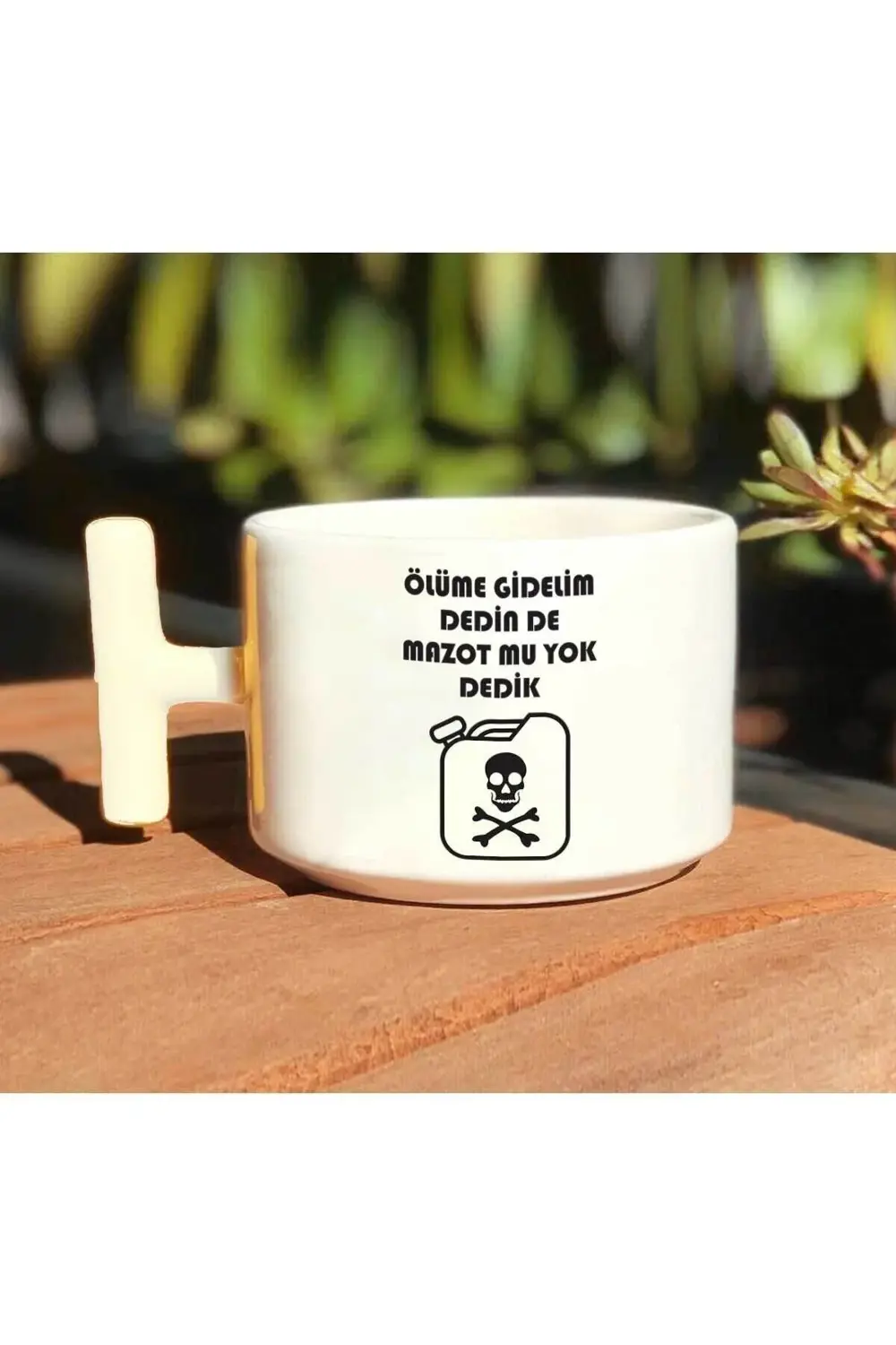 Ölüme Gidelim Dedin De Mazot Mu Yok Dedik Baskılı Beyaz T Kulp Ku
