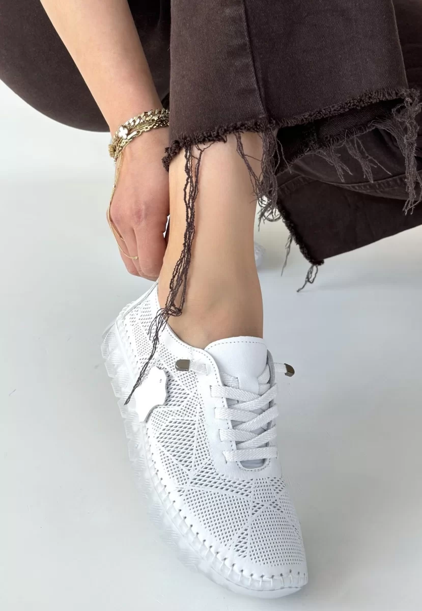 Omma Beyaz Deri Lazerli Bağcıklı Spor Ayakkabı