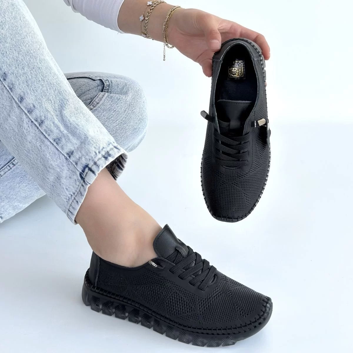 Omma Siyah Deri Lazerli Bağcıklı Spor Ayakkabı