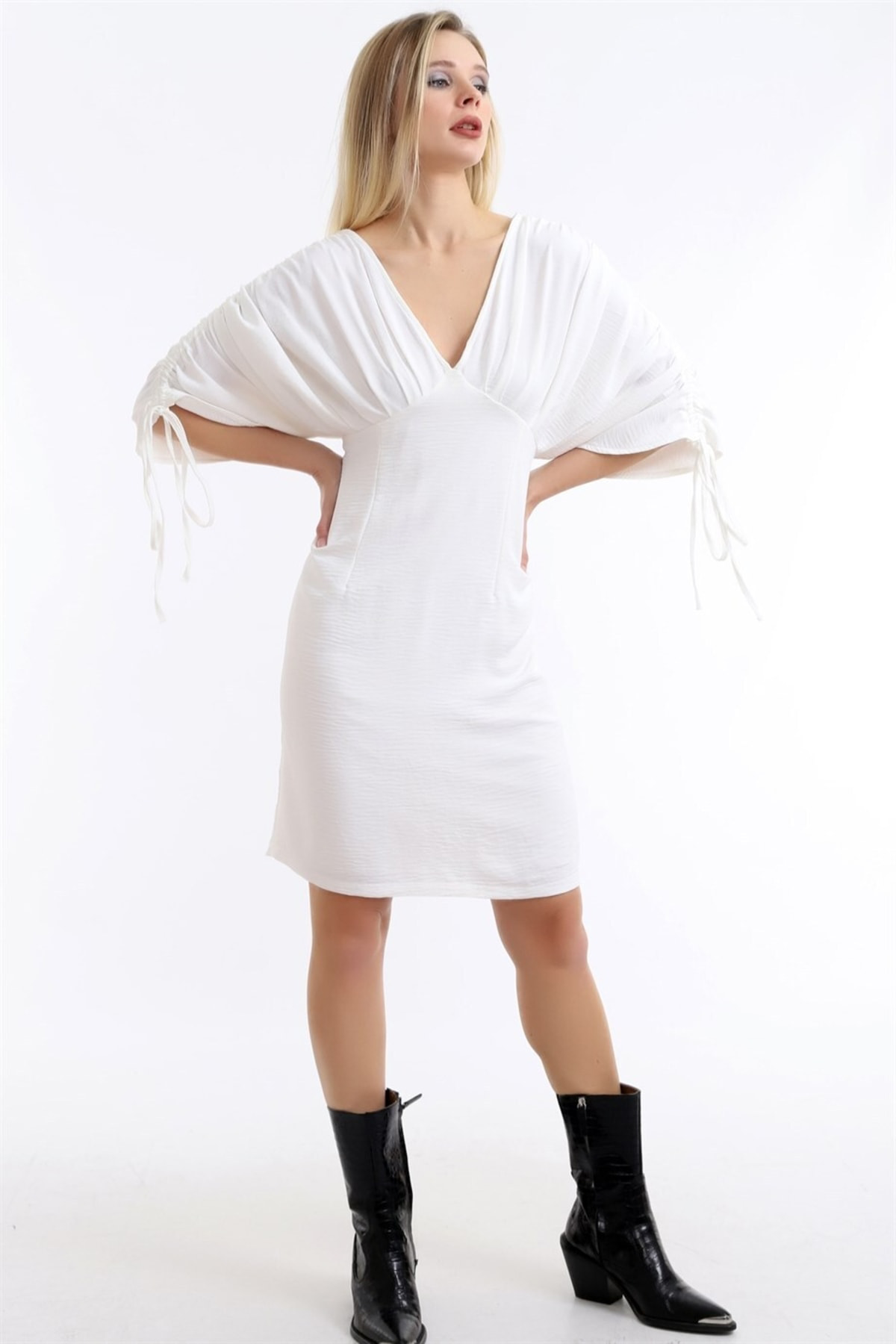 Ön Arka V Yaka Göğüs Kısmı Pileli Kol Büzgülü Seksi Rahat Ve Şık