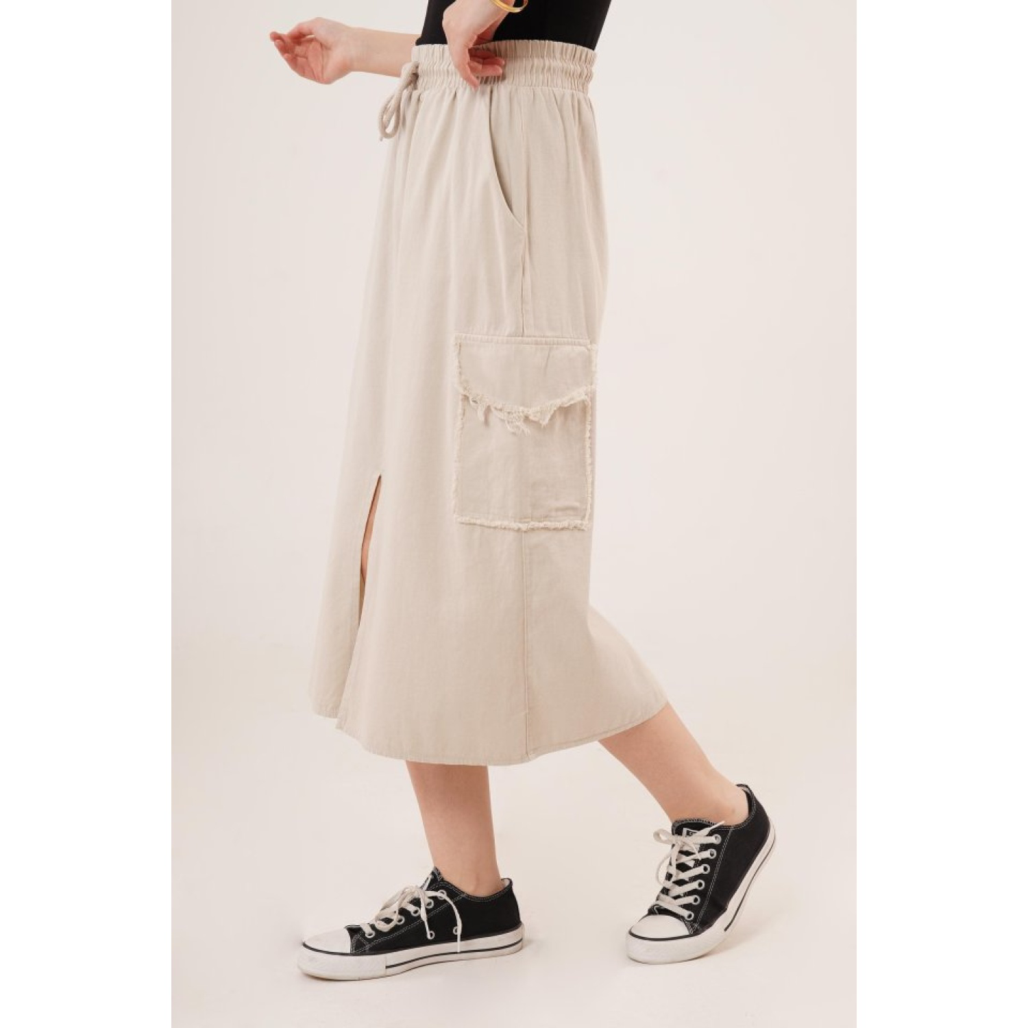 Ön Yırtmaçlı Cep Detaylı Krem Etek