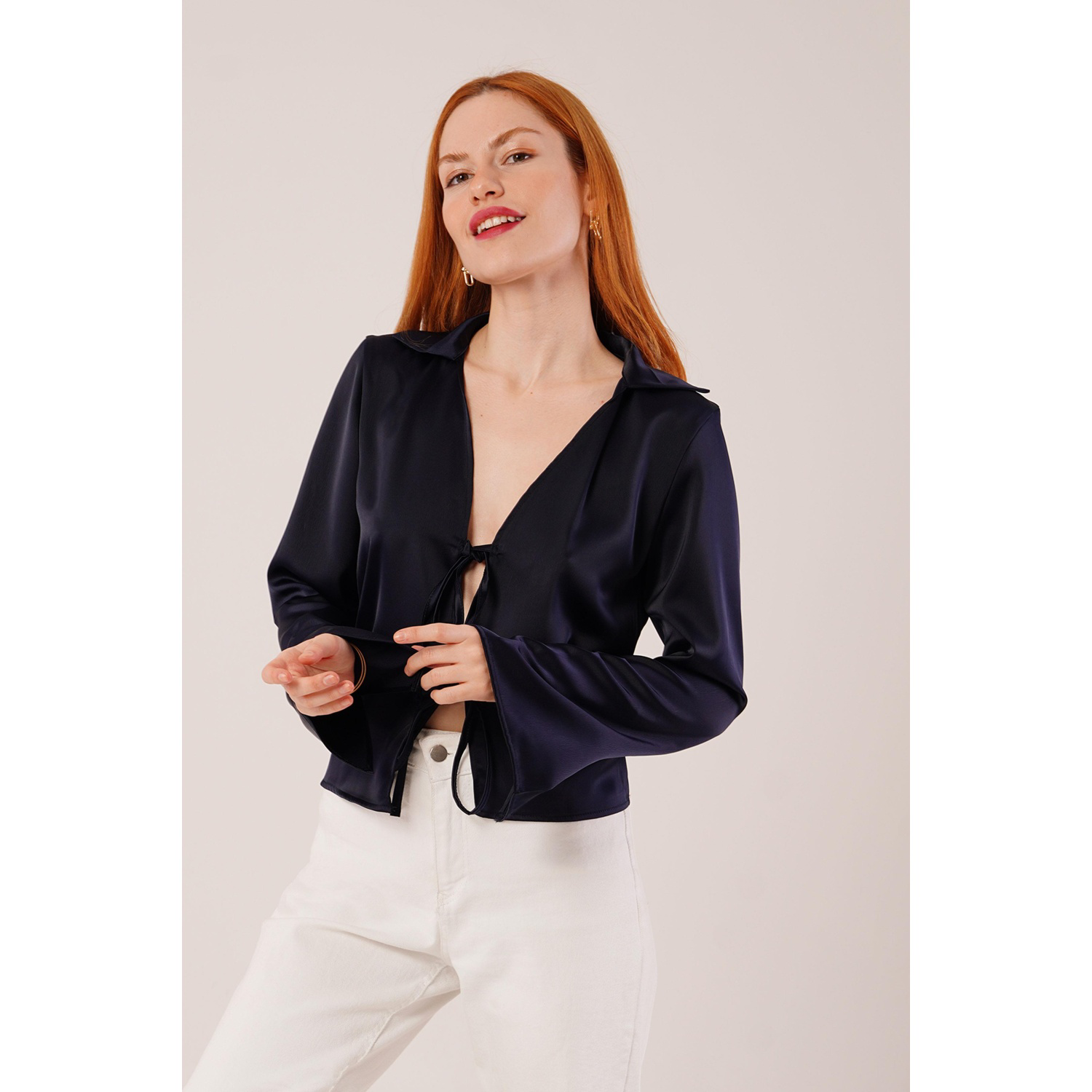 Önden Lucky Life Kadın Bağlama Detay lı Saten Lacivert Bluz