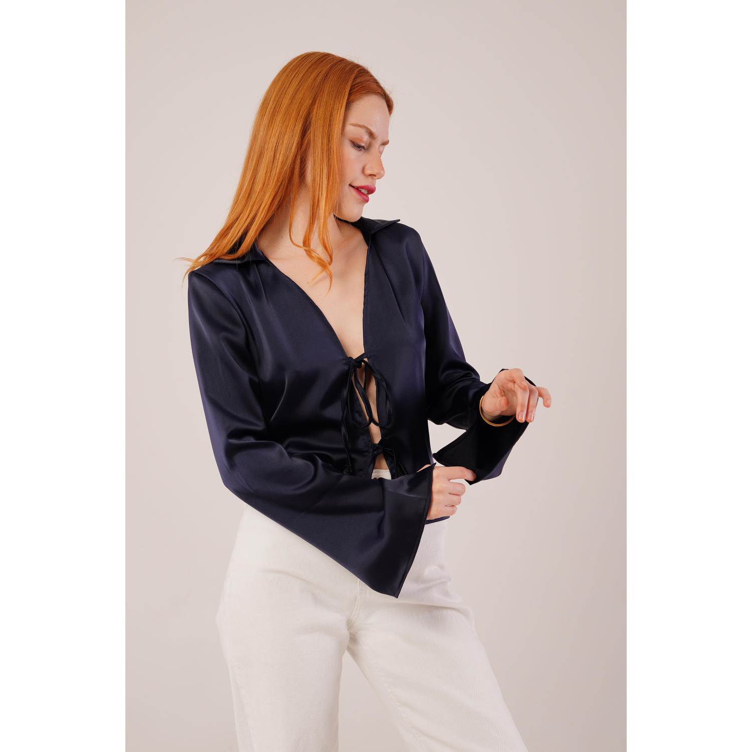 Önden Lucky Life Kadın Bağlama Detay lı Saten Lacivert Bluz