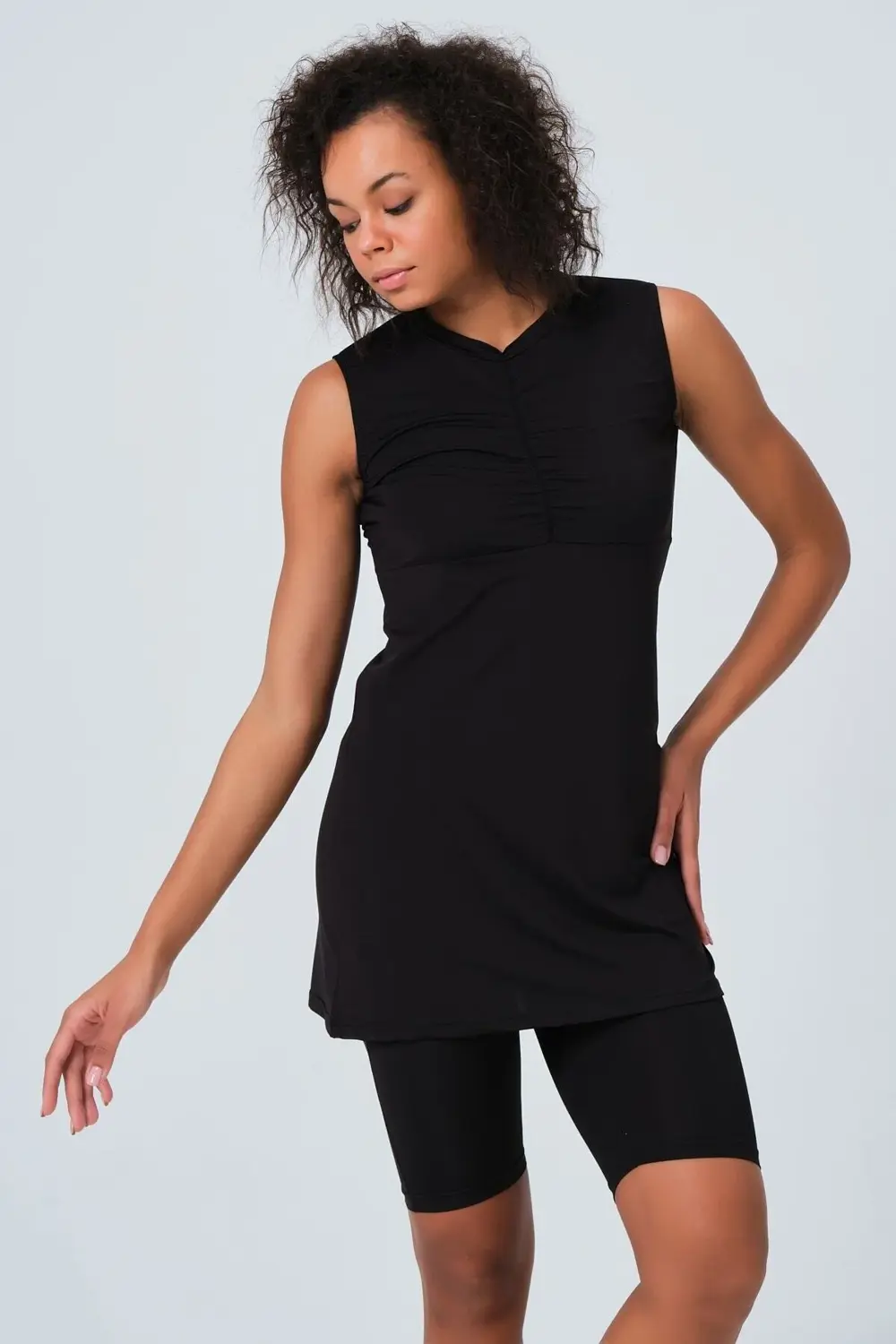 Önü Büzgü Detaylı Sıfır Kol Yarı Kapalı Mayo