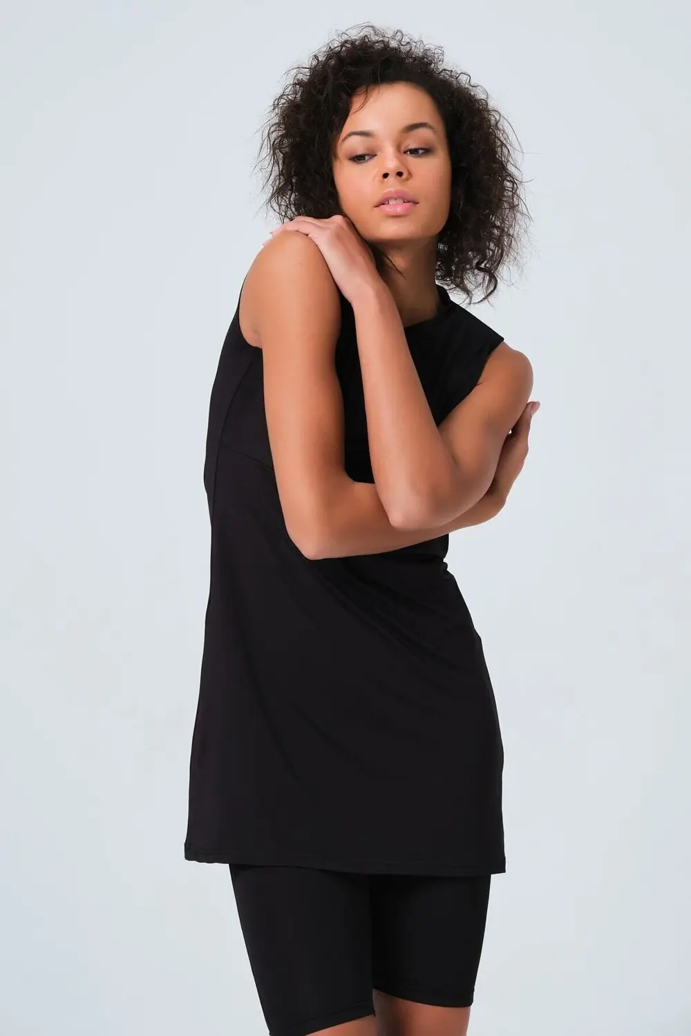 Önü Büzgü Detaylı Sıfır Kol Yarı Kapalı Mayo