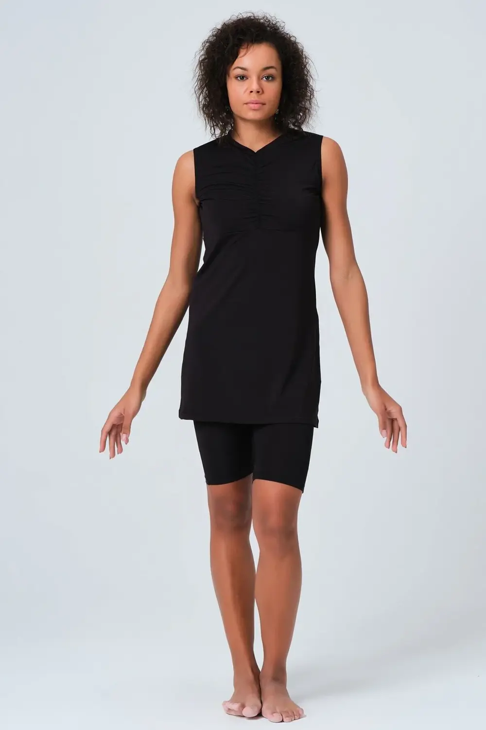 Önü Büzgü Detaylı Sıfır Kol Yarı Kapalı Mayo