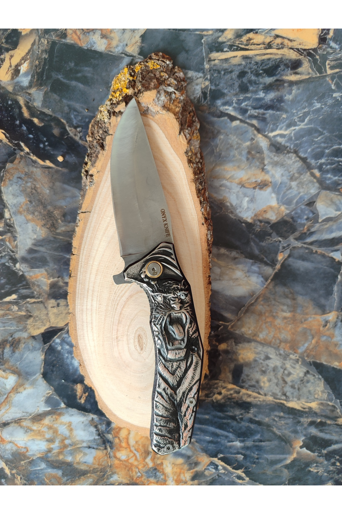 ONYX Çakı – Aslan Motifli Gümüş, İçten Kilitli, Kemer Klipsli, 21