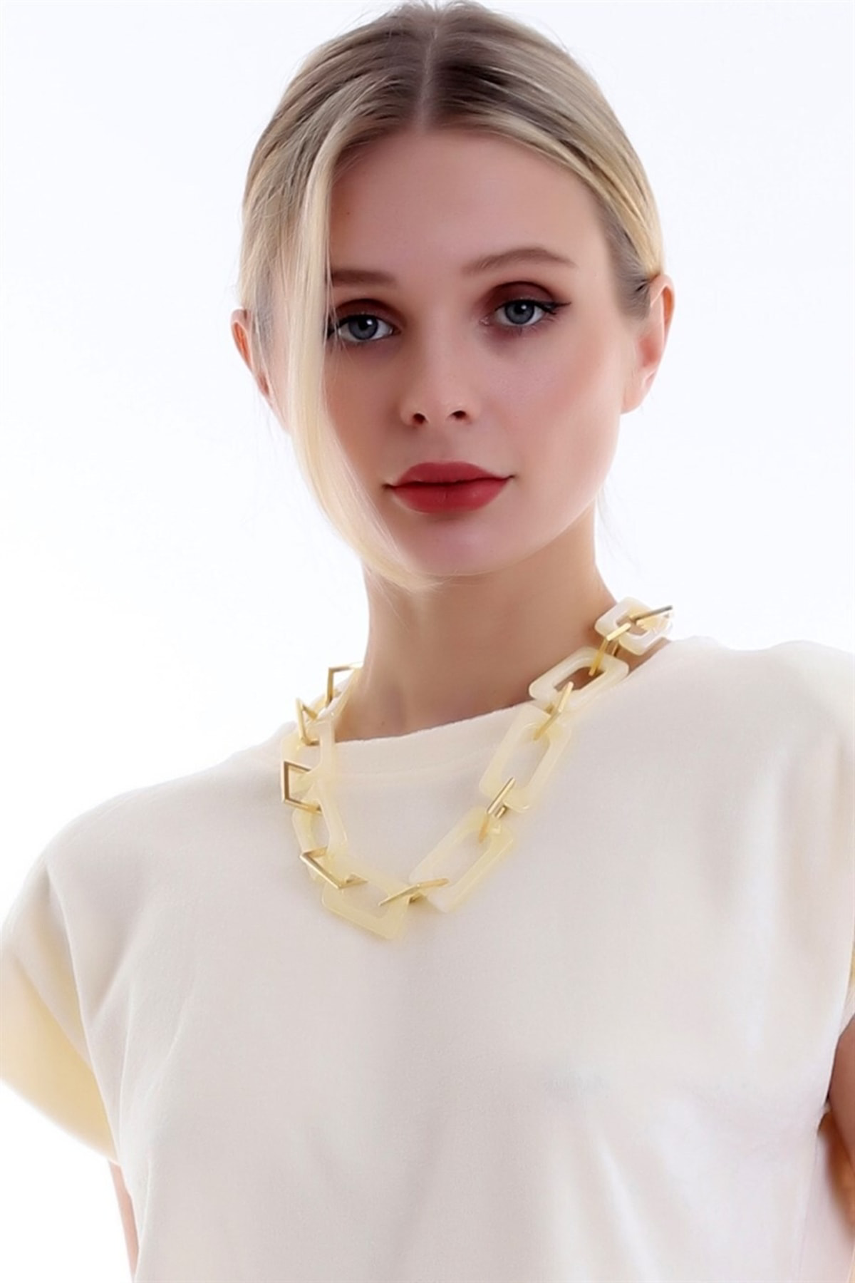 Orta Boy Spor Zarif Ve Şık Asetat Zincir Kolye