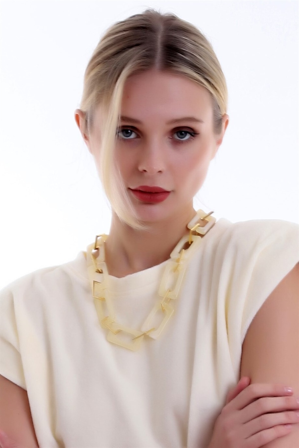 Orta Boy Spor Zarif Ve Şık Asetat Zincir Kolye