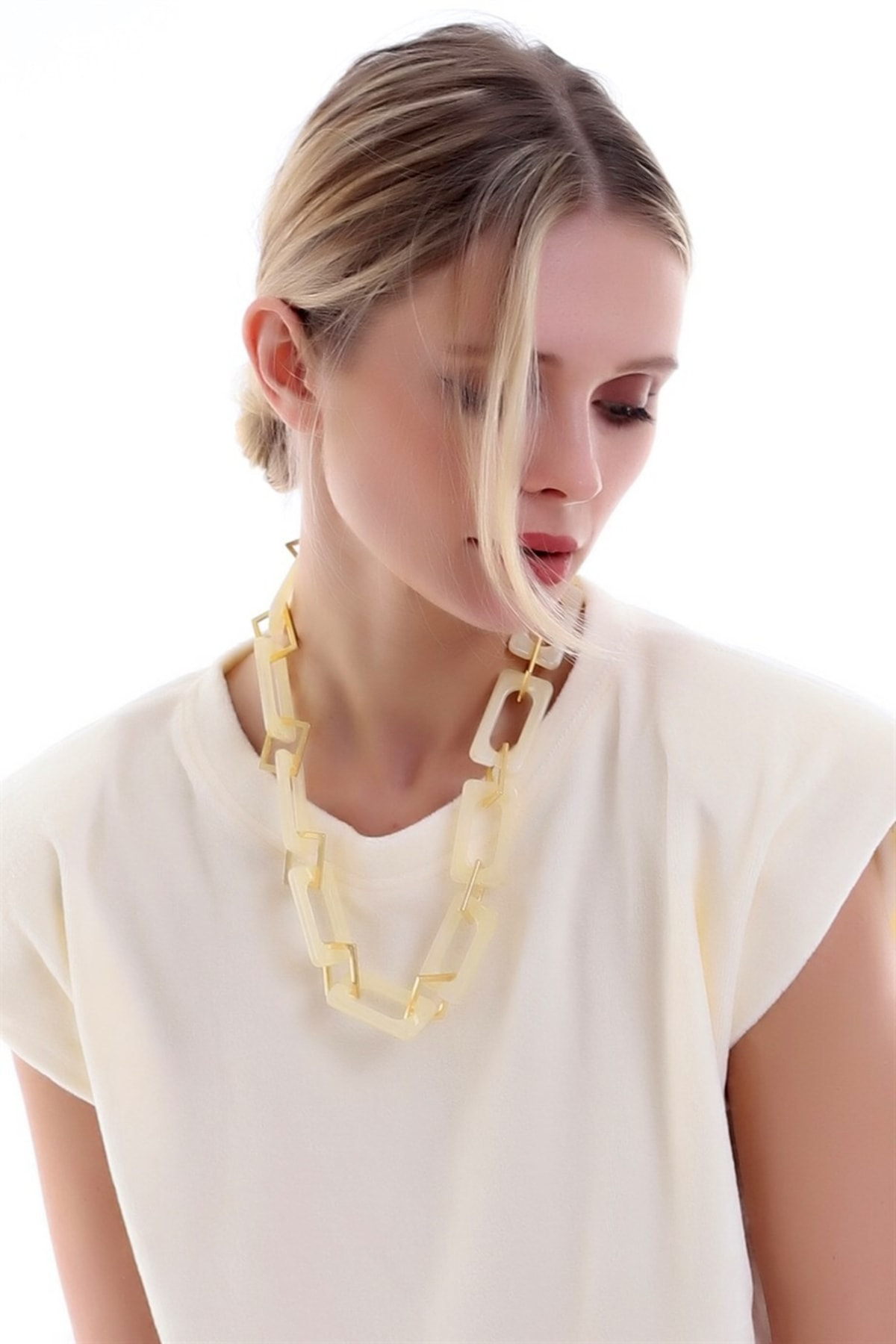 Orta Boy Spor Zarif Ve Şık Asetat Zincir Kolye