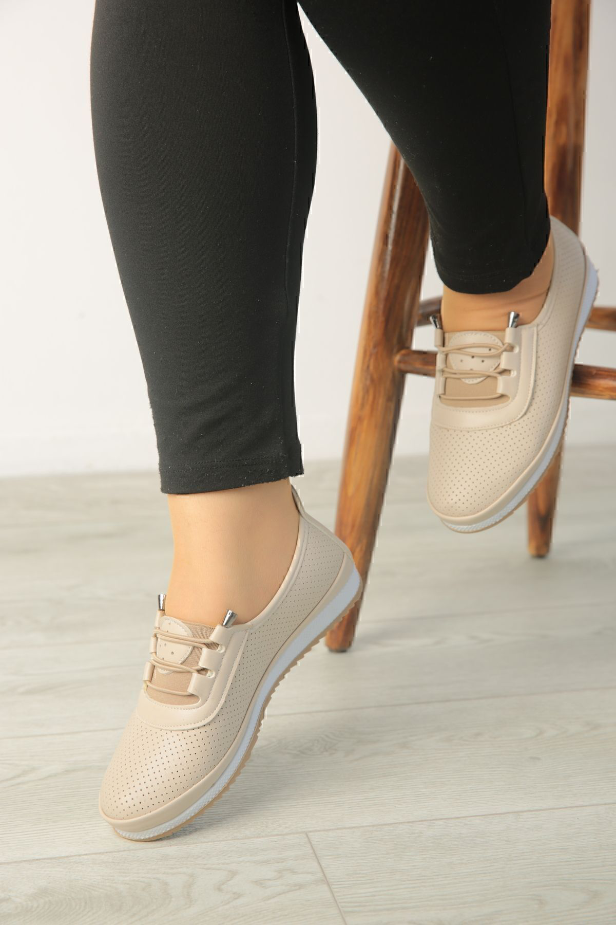 Ortopedik Tabanlı Günlük Yumuşak Rahat Kadın Cilt Ipli Delikli Ba