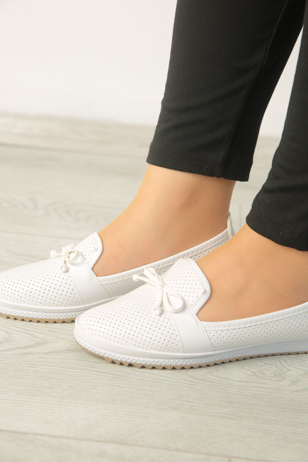 Ortopedik Tabanlı Günlük Yumuşak Tabanlı Beyaz Kadın Babet Ayakka