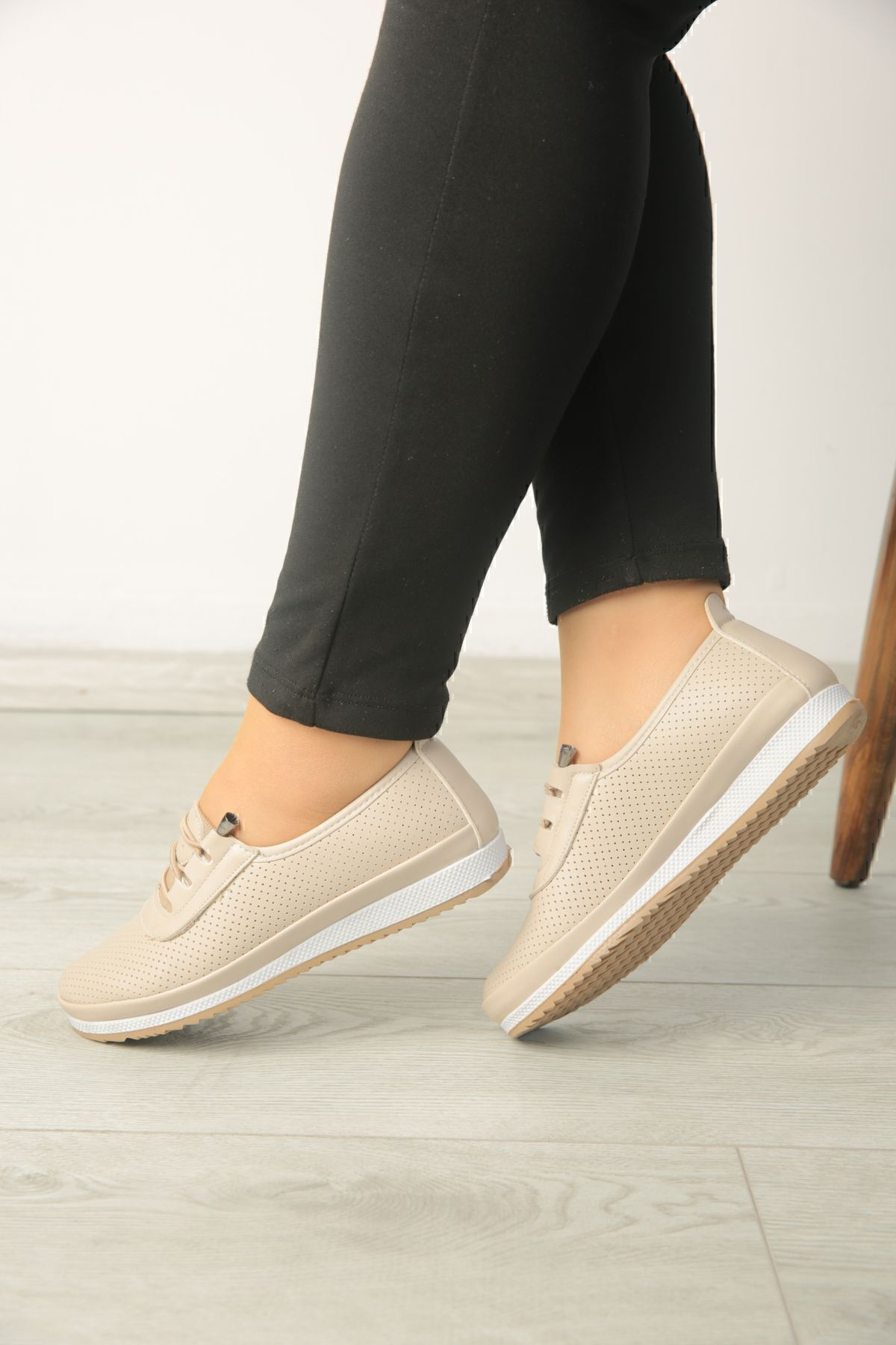 Ortopedik Tabanlı Günlük Yumuşak Rahat Kadın Cilt Ipli Delikli Ba