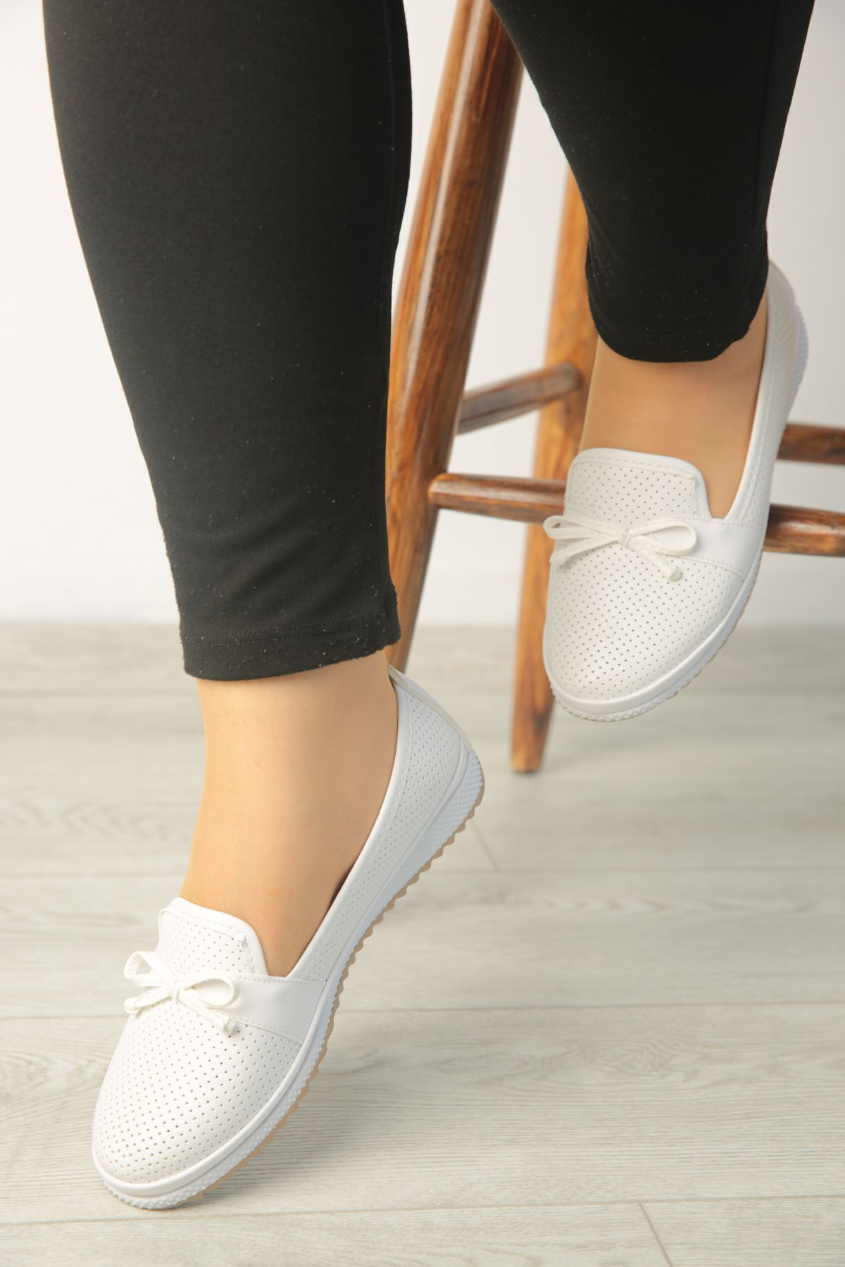 Ortopedik Tabanlı Günlük Yumuşak Tabanlı Beyaz Kadın Babet Ayakka