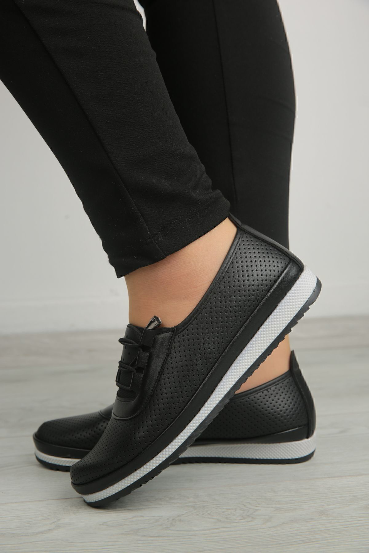 Nayad Bal Ortopedik Tabanlı Günlük Yumuşak Kadın Cilt İpli Delikli Babet Ay