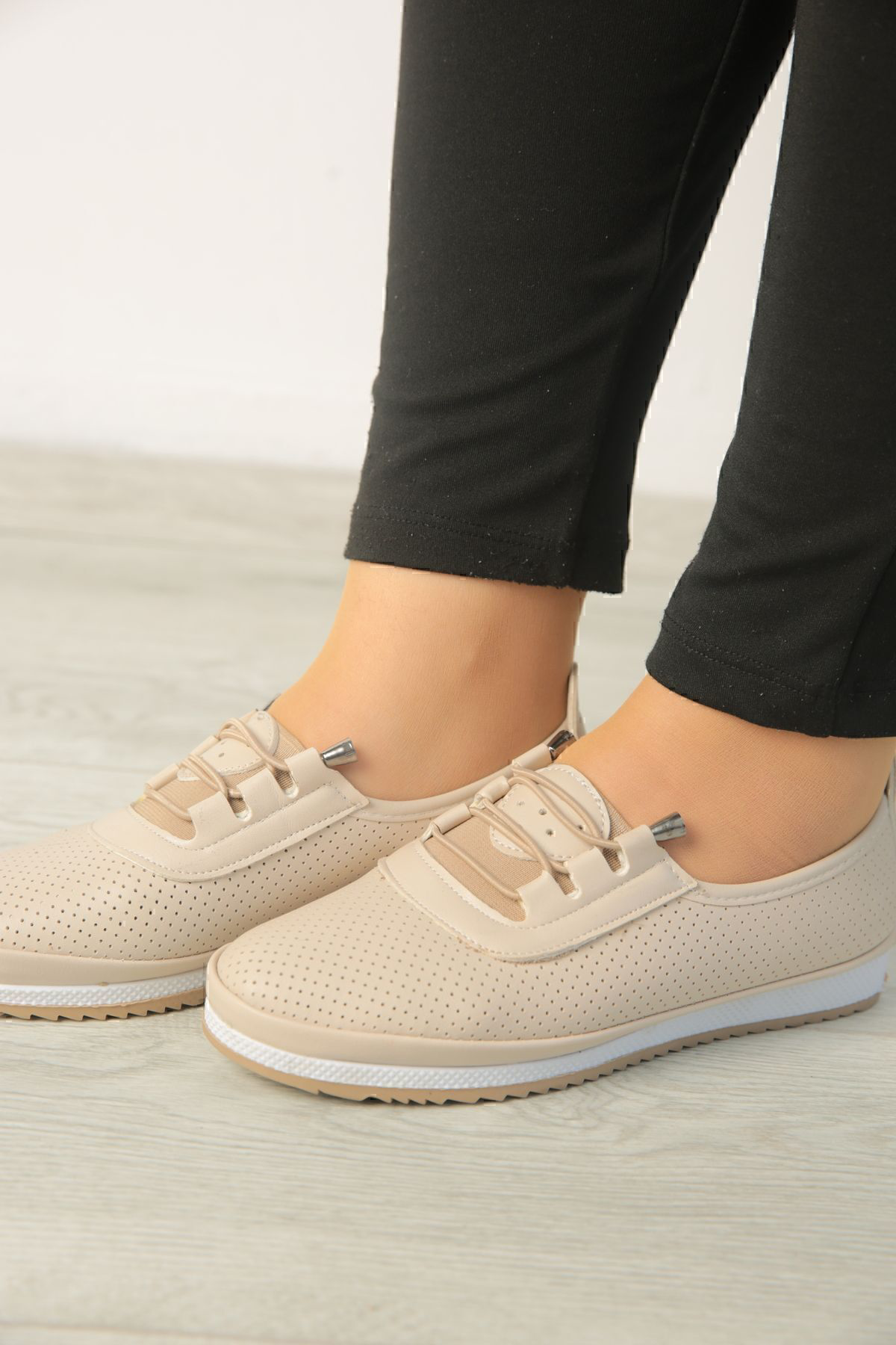 Ortopedik Tabanlı Günlük Yumuşak Rahat Kadın Cilt Ipli Delikli Ba