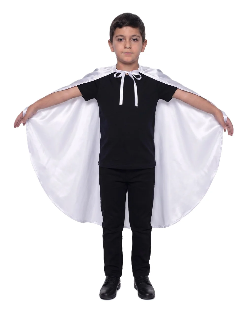 Oval Kesim Çocuk Gösteri Pelerini Beyaz Oval Kesim Çocuk Gösteri Pelerini Beyaz