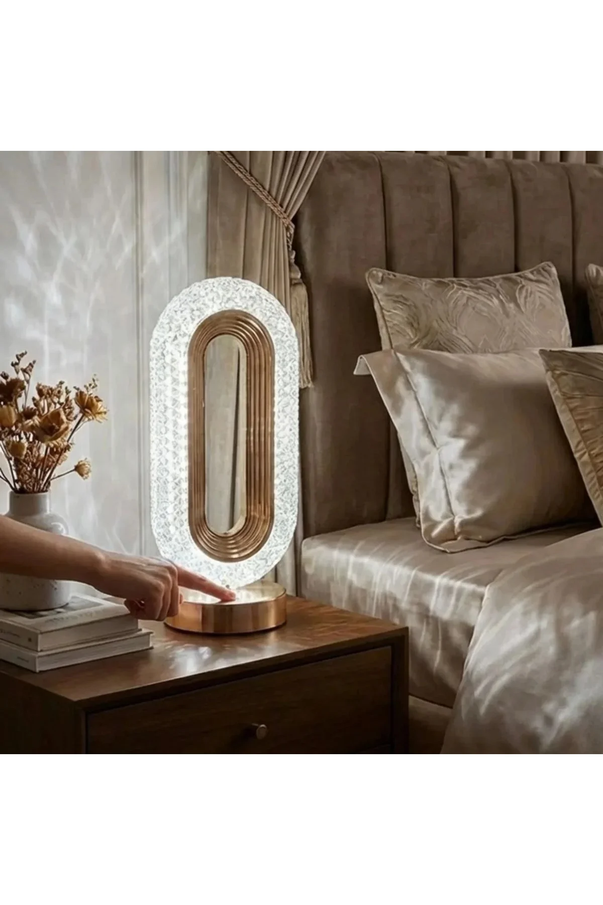 Oval Şeklinde Kristal LED Masa Lambası – Dokunmatik, 3 Renk Işık Modlu, Şarjlı Dekoratif Gece Lambas Oval Şeklinde Kristal LED Masa Lambası – Dokunmatik, 3 Renk Işık Modlu, Şarjlı Dekoratif Gece Lambas