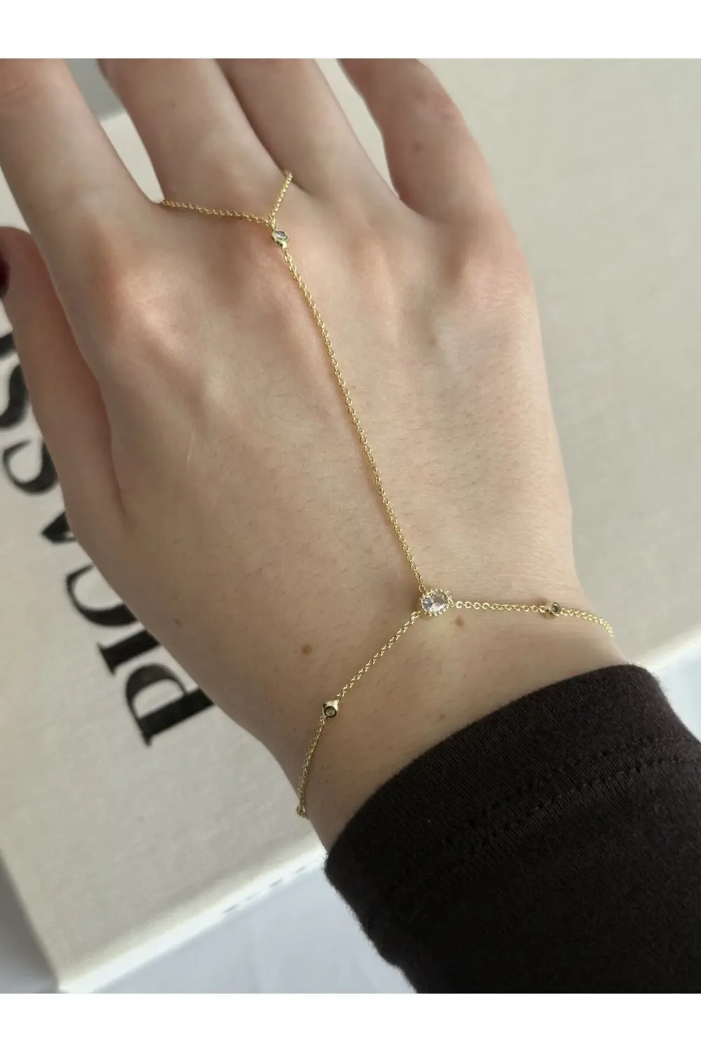 Atelier Emine Oval Taş Detaylı Şahmeran