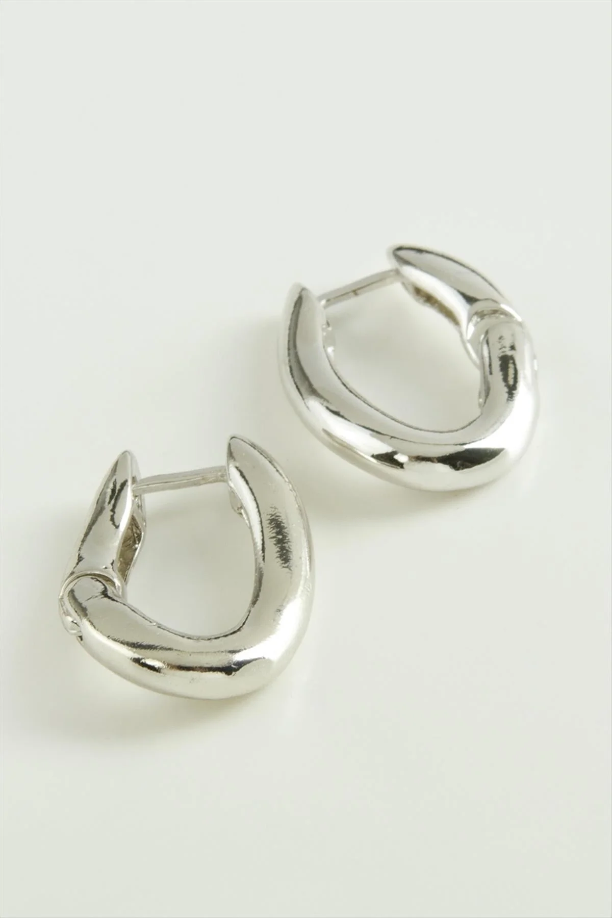 Oval Trend Metal Küpe