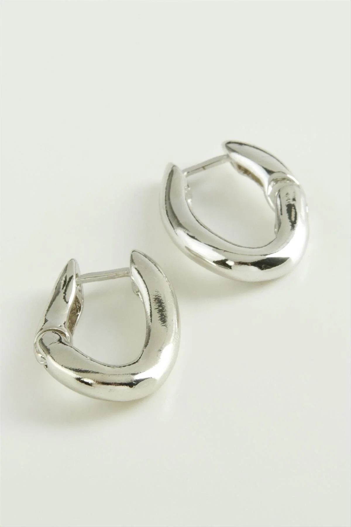 Oval Trend Metal Küpe