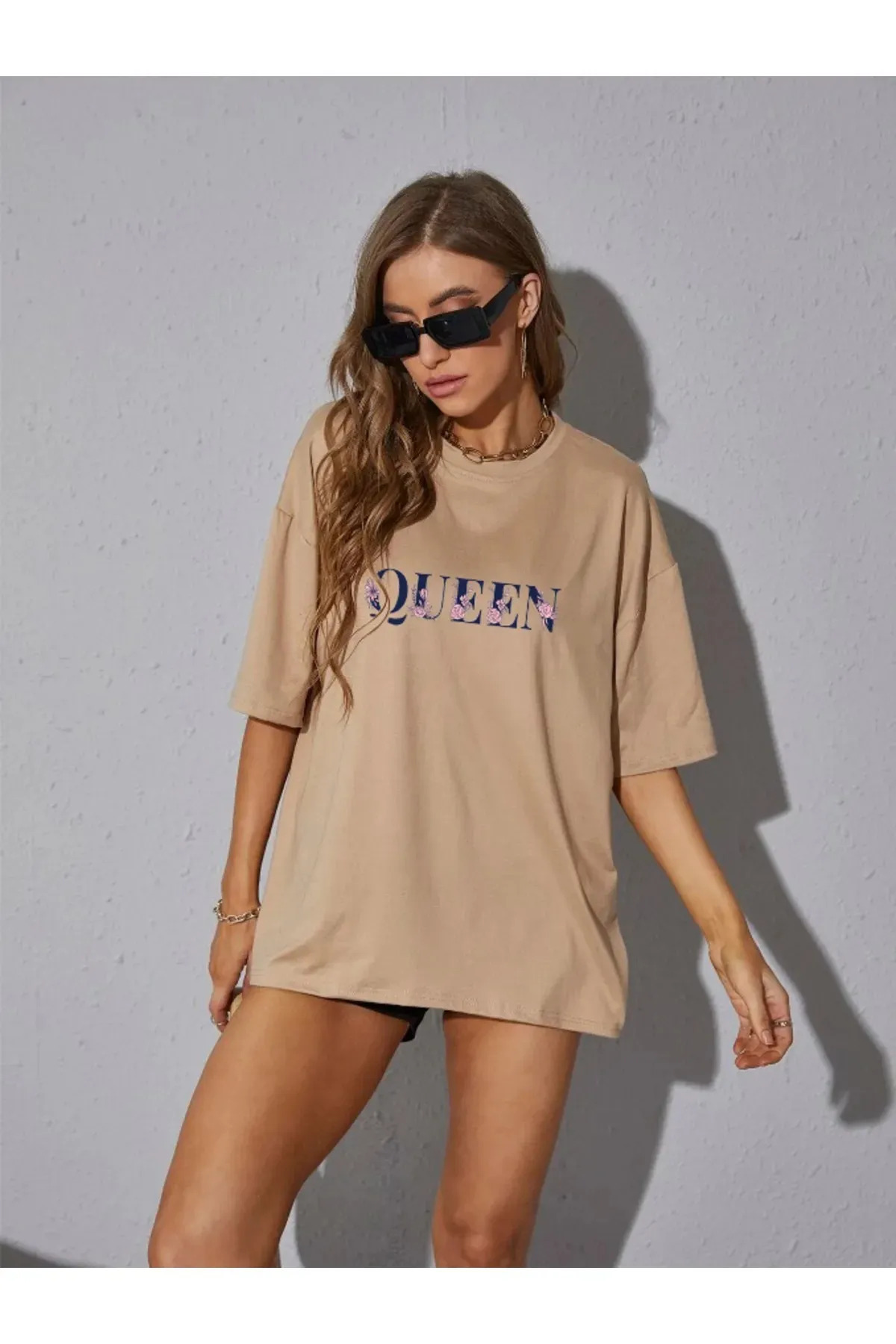 Oversize Çiçekli Queen Baskılı T-shirt