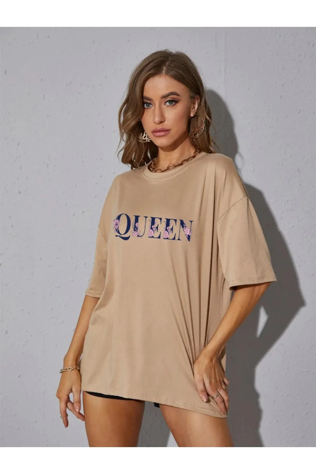 Oversize Çiçekli Queen Baskılı T-shirt
