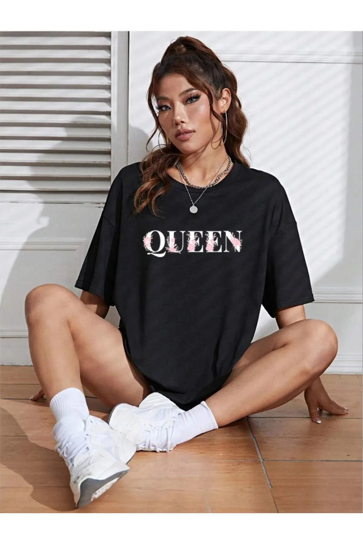 Oversize Çiçekli Queen Baskılı T-shirt