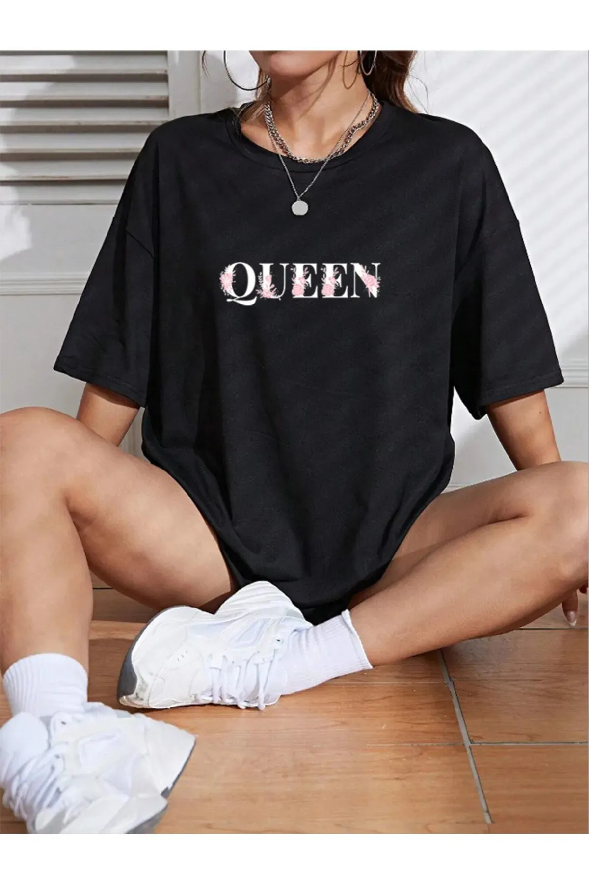 Oversize Çiçekli Queen Baskılı T-shirt