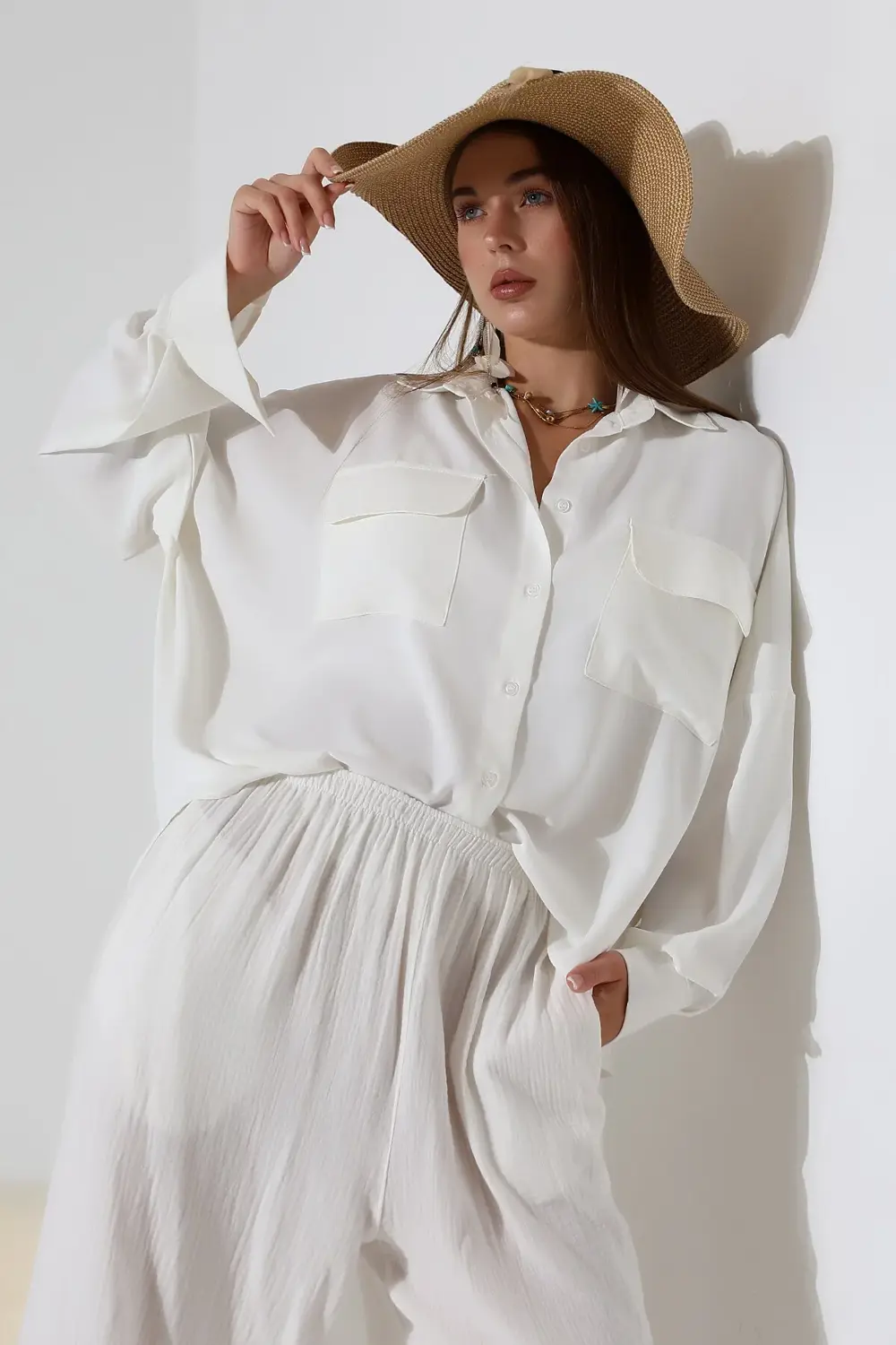 Oversize Ekru Maroken Gömlek – Kapaklı Cepli Bol Kalıp