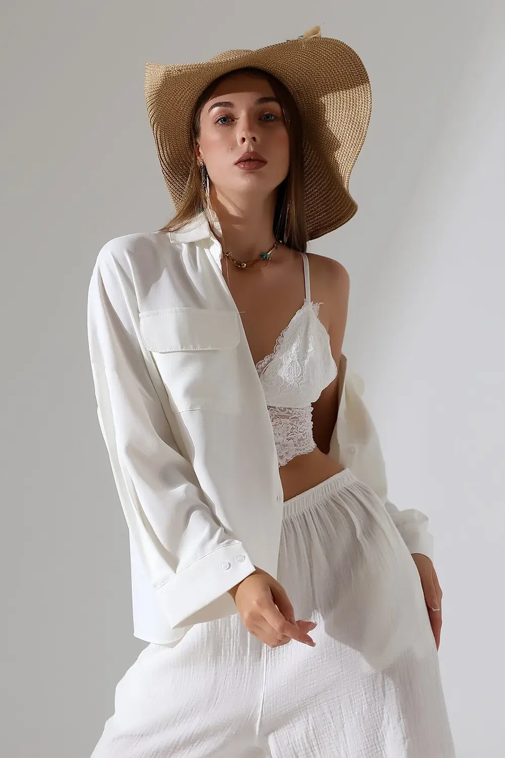 Oversize Ekru Maroken Gömlek – Kapaklı Cepli Bol Kalıp