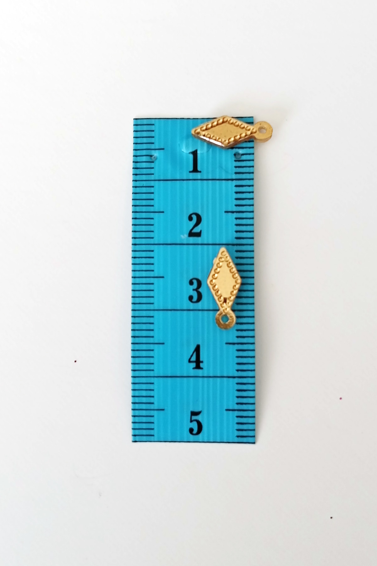 Just Cheap Store Oya Abiye Bileklik Kolye Pleksi Metalik Plastik Pul Altın Renk 24