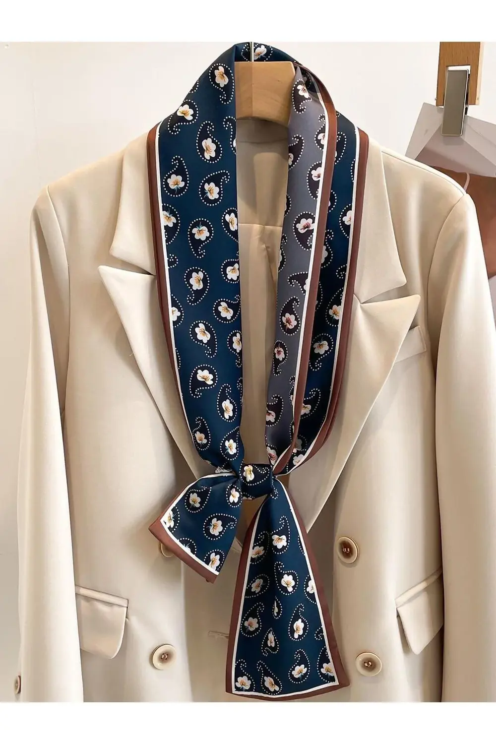 Özel Desenli Atkılar Beyaz Çiçek Desenli