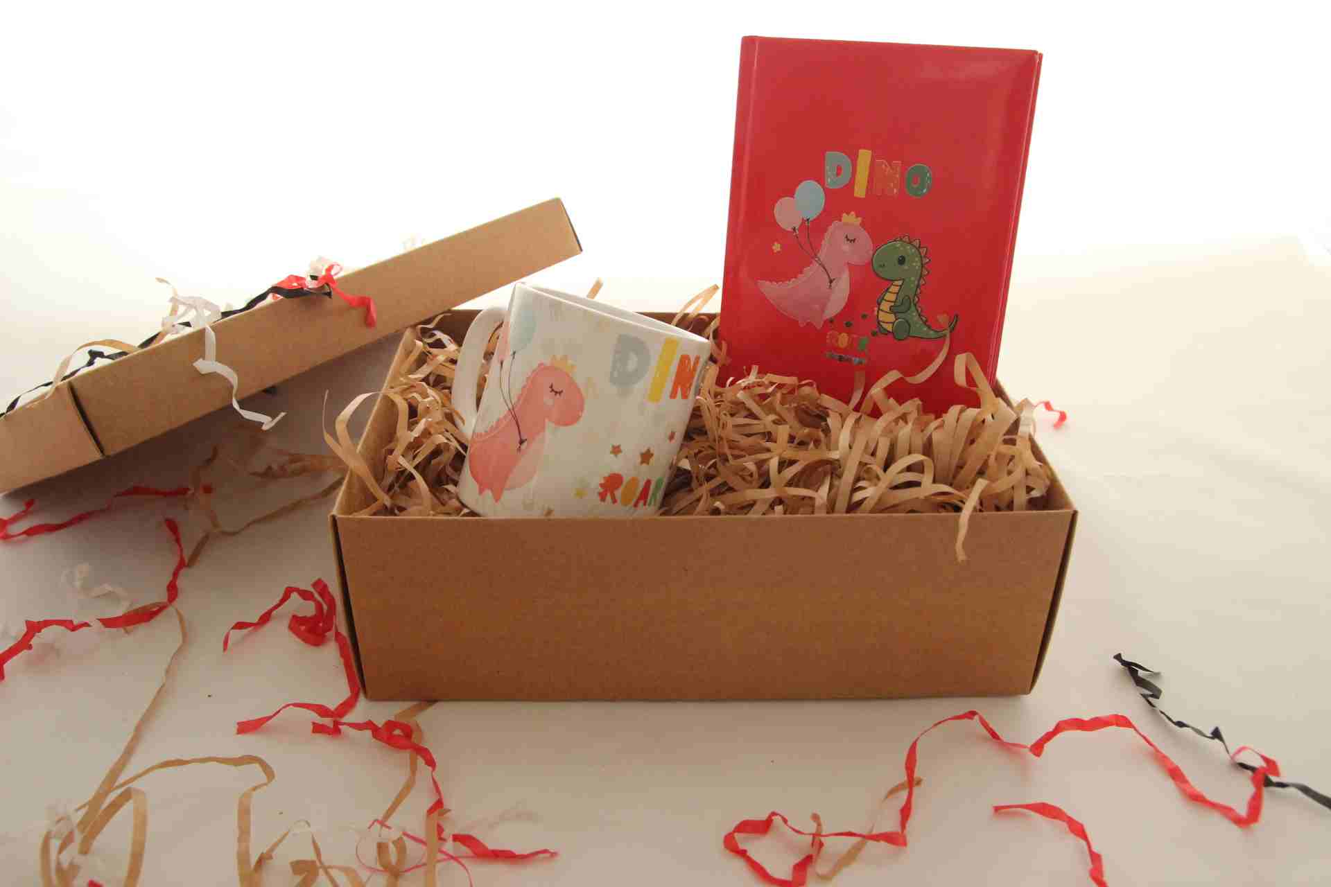 İhtiyaçavm Özel Hediye Seti - Dino Tasarımlı Defter Ve Kupa Bardak Hediye Kutusu