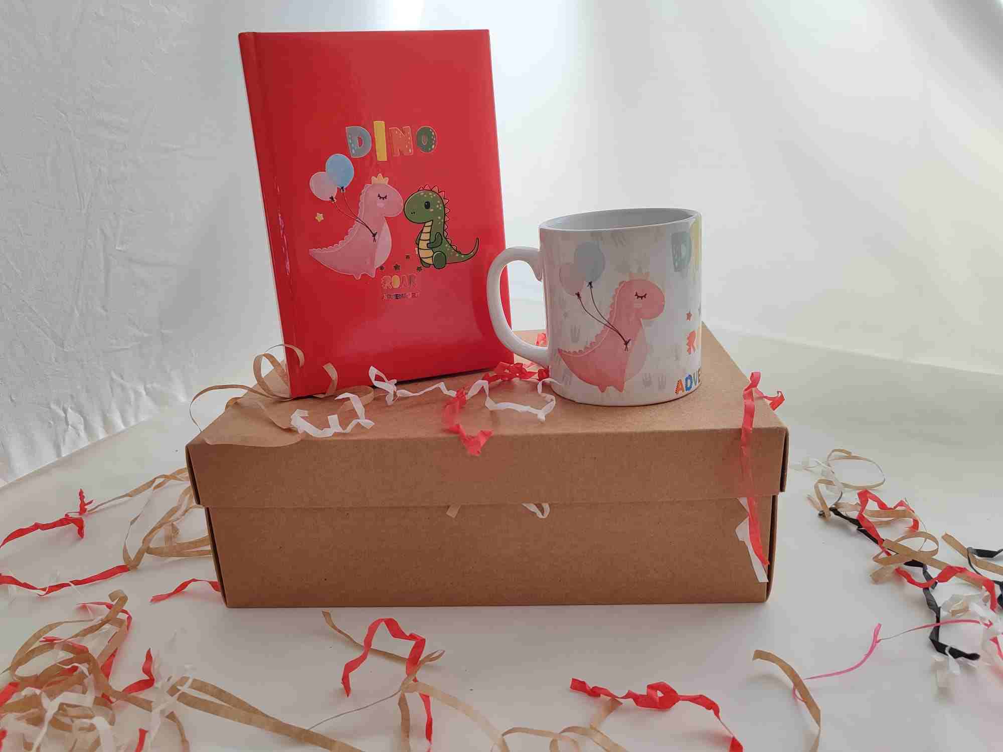 İhtiyaçavm Özel Hediye Seti - Dino Tasarımlı Defter Ve Kupa Bardak Hediye Kutusu