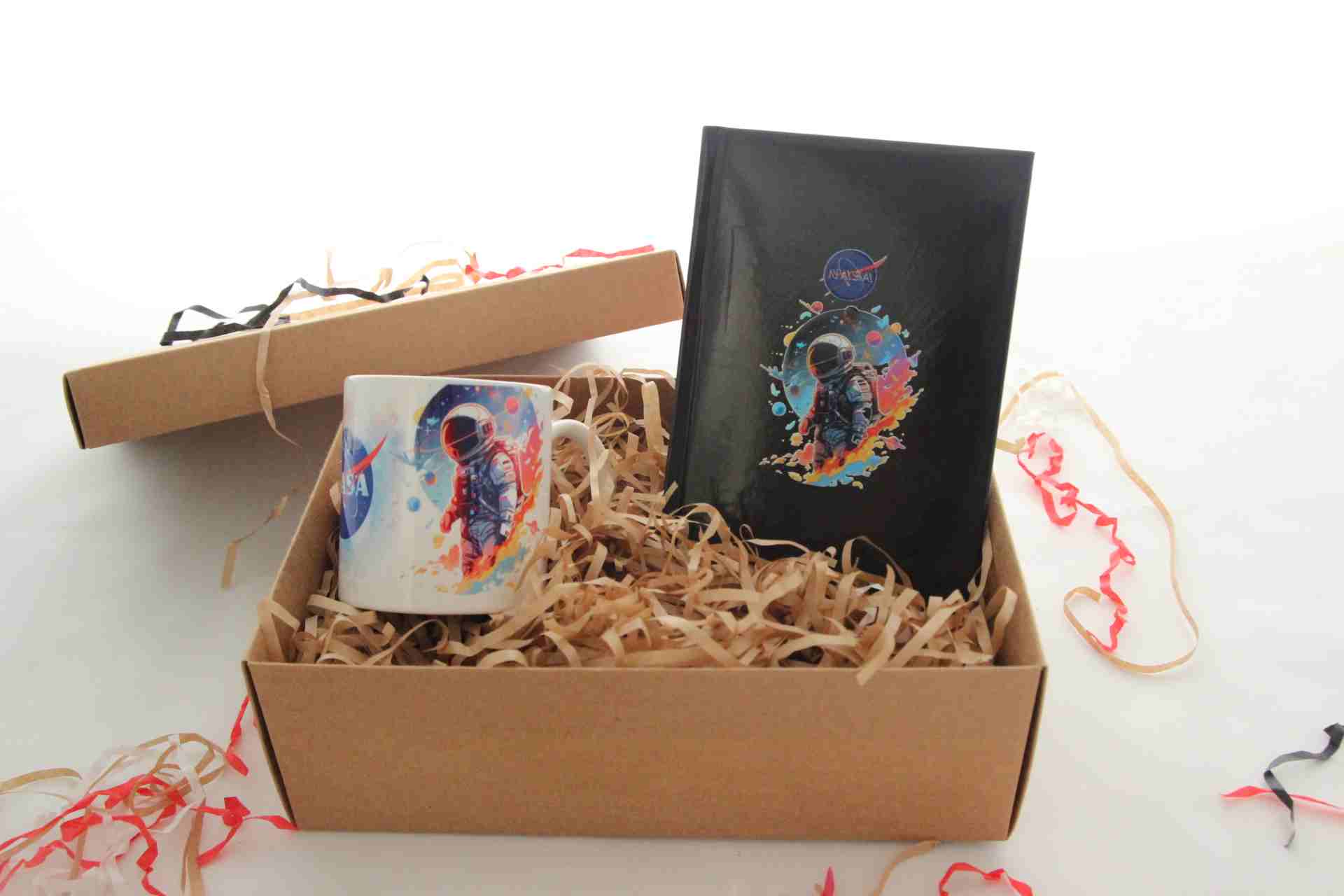 İhtiyaçavm Özel Kutusunda Hediye Seti Nasa Temalı Siyah Defter Ve Kupa Bardak Hediye Kutusu