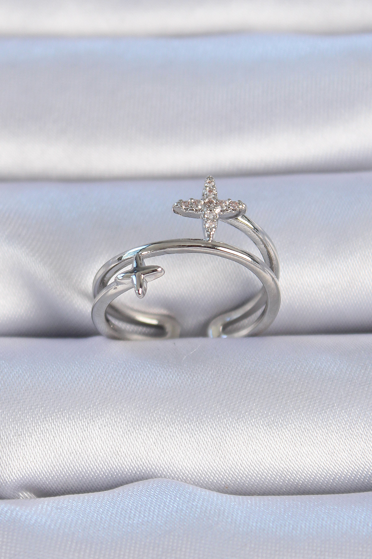 Özel Seri Pirinç Gümüş Renk Zirkon Taşlı Model Kadın Yüzük