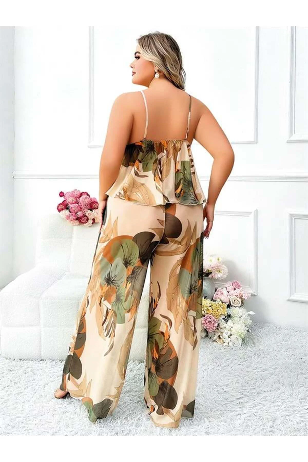 Özel Tasarım Büyük Beden Çiçek Desenli İnce Askılı 2’li Pijama Takımı Özel Tasarım Büyük Beden Çiçek Desenli İnce Askılı 2’li Pijama Takımı