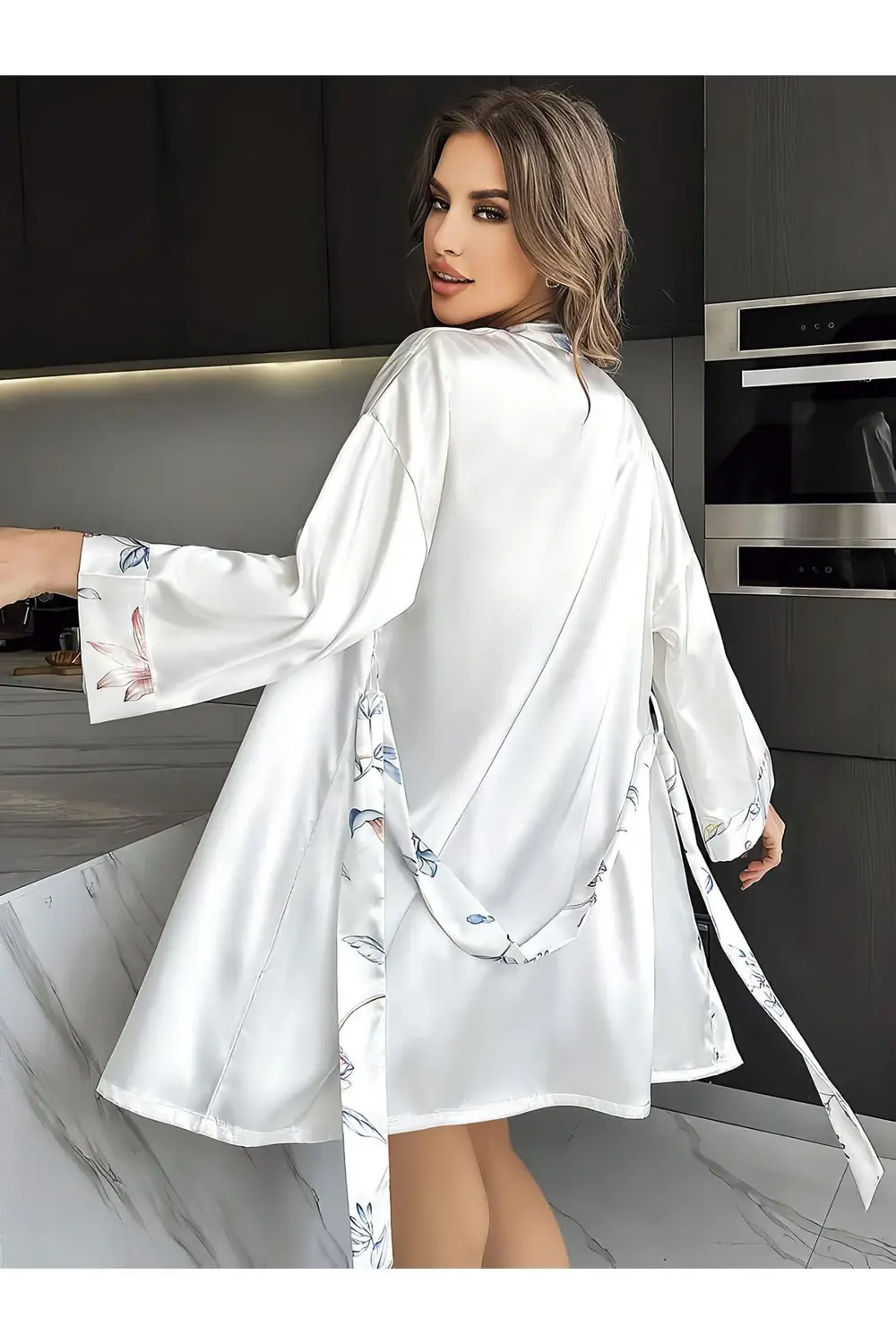 Özel Tasarım Çiçek Desenli Göğüs Dekolteli Sabahlıklı 2'li Beyaz