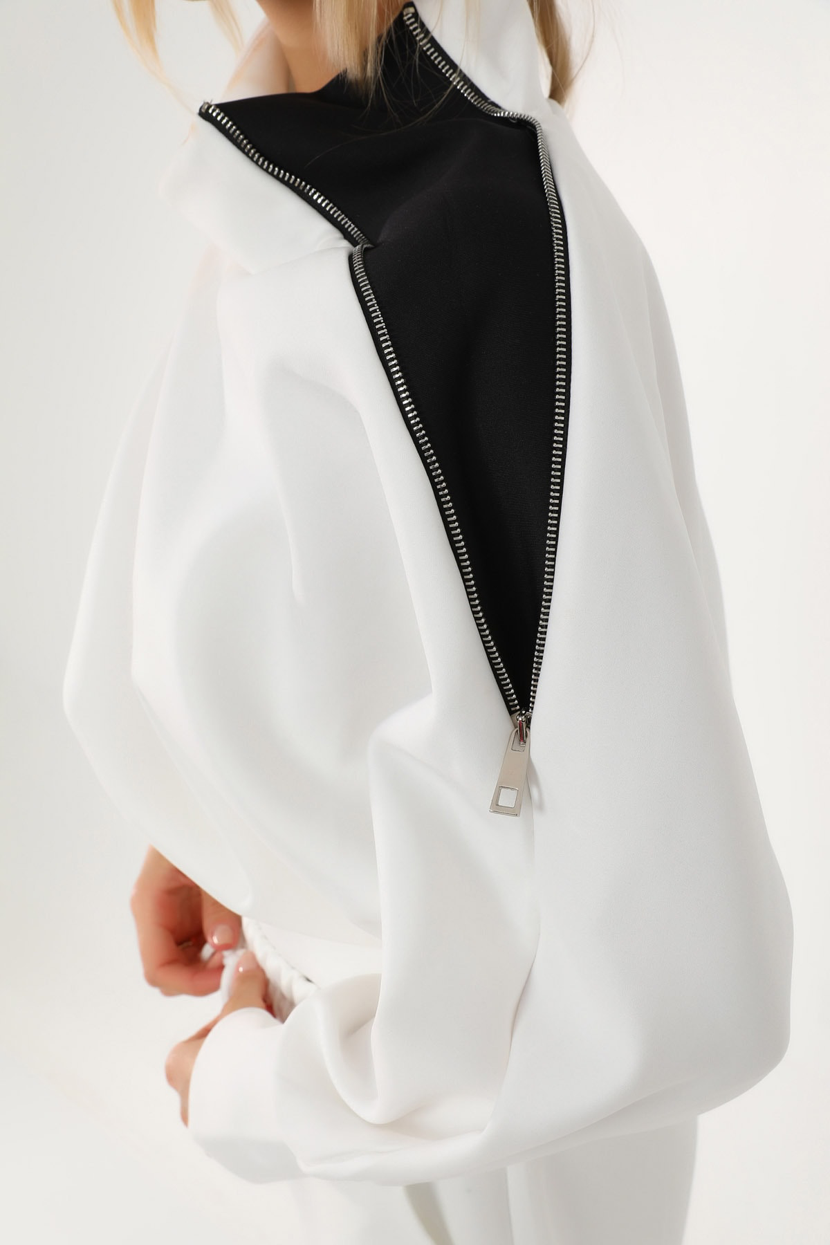 Dreamlike Dik Yaka Fermuar Detaylı Korsajlı Yarasa Kol Sweatshirt