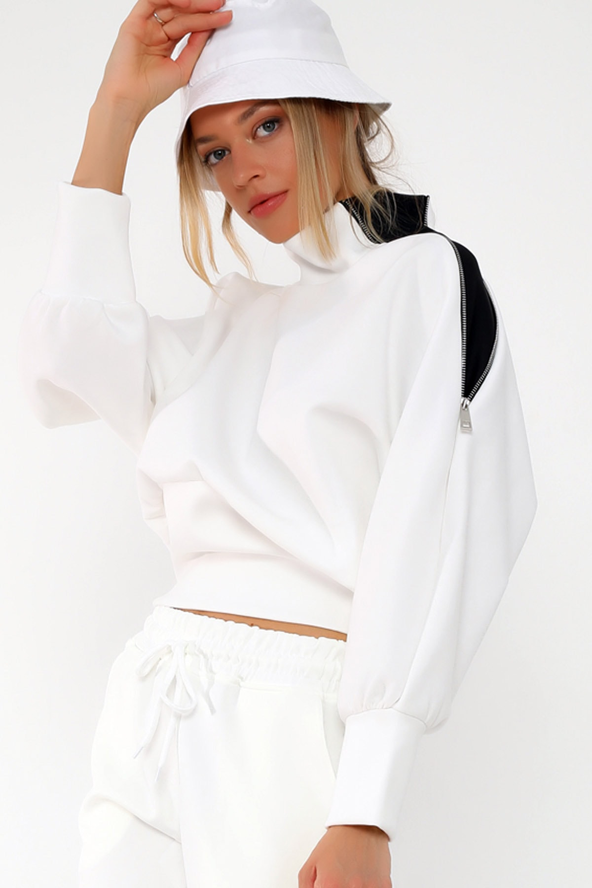 Dreamlike Dik Yaka Fermuar Detaylı Korsajlı Yarasa Kol Sweatshirt