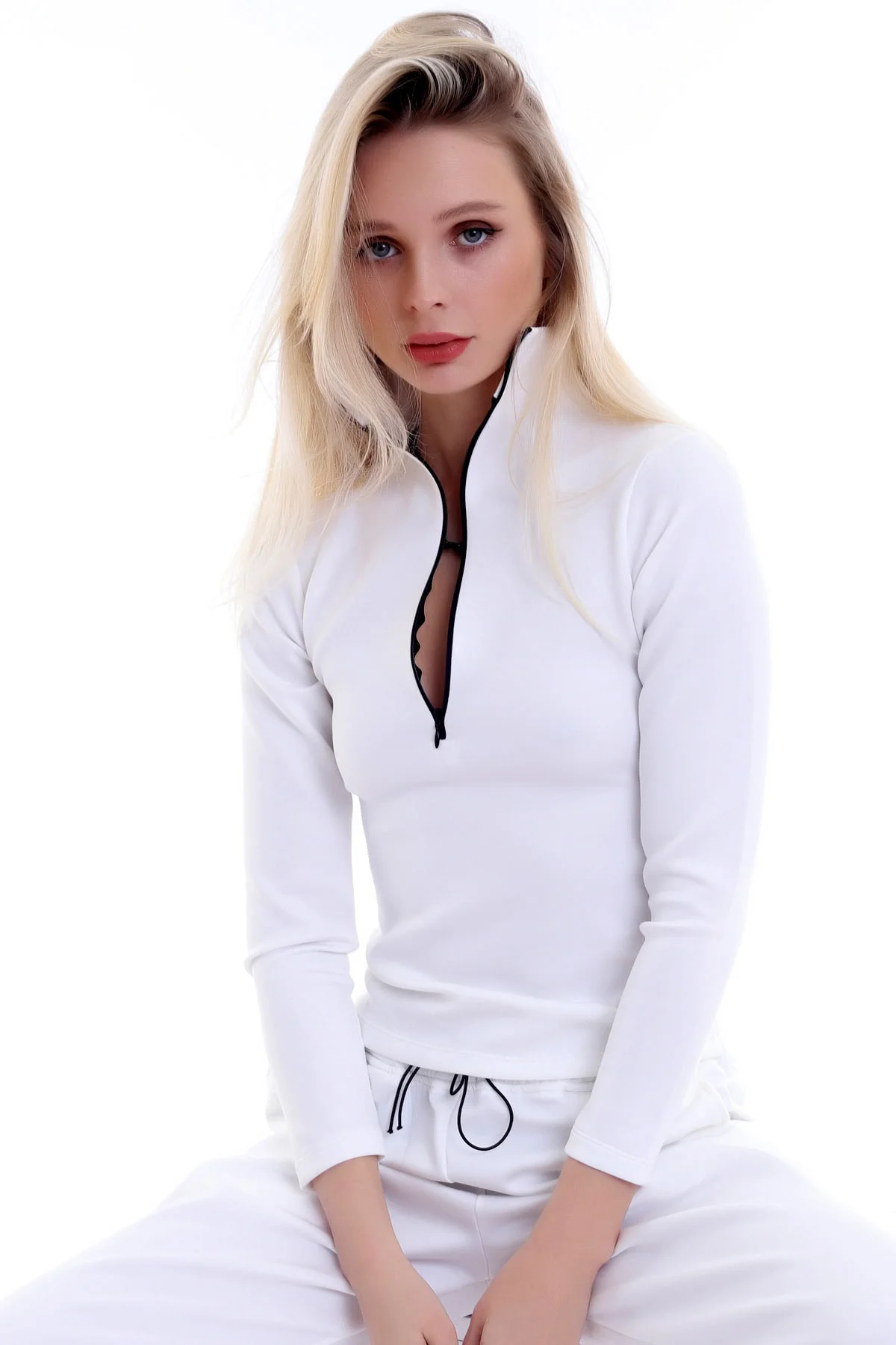 Özel Tasarım Fermuarlı Boyunlu Uzun Kol Fit Dar Kesim Sweatshirt