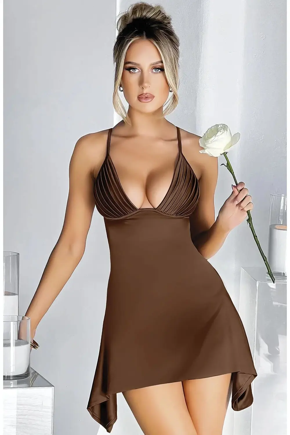 Özel Tasarım İnce Askılı Göğüs Dekolteli Kahverengi Mini Saten Ge