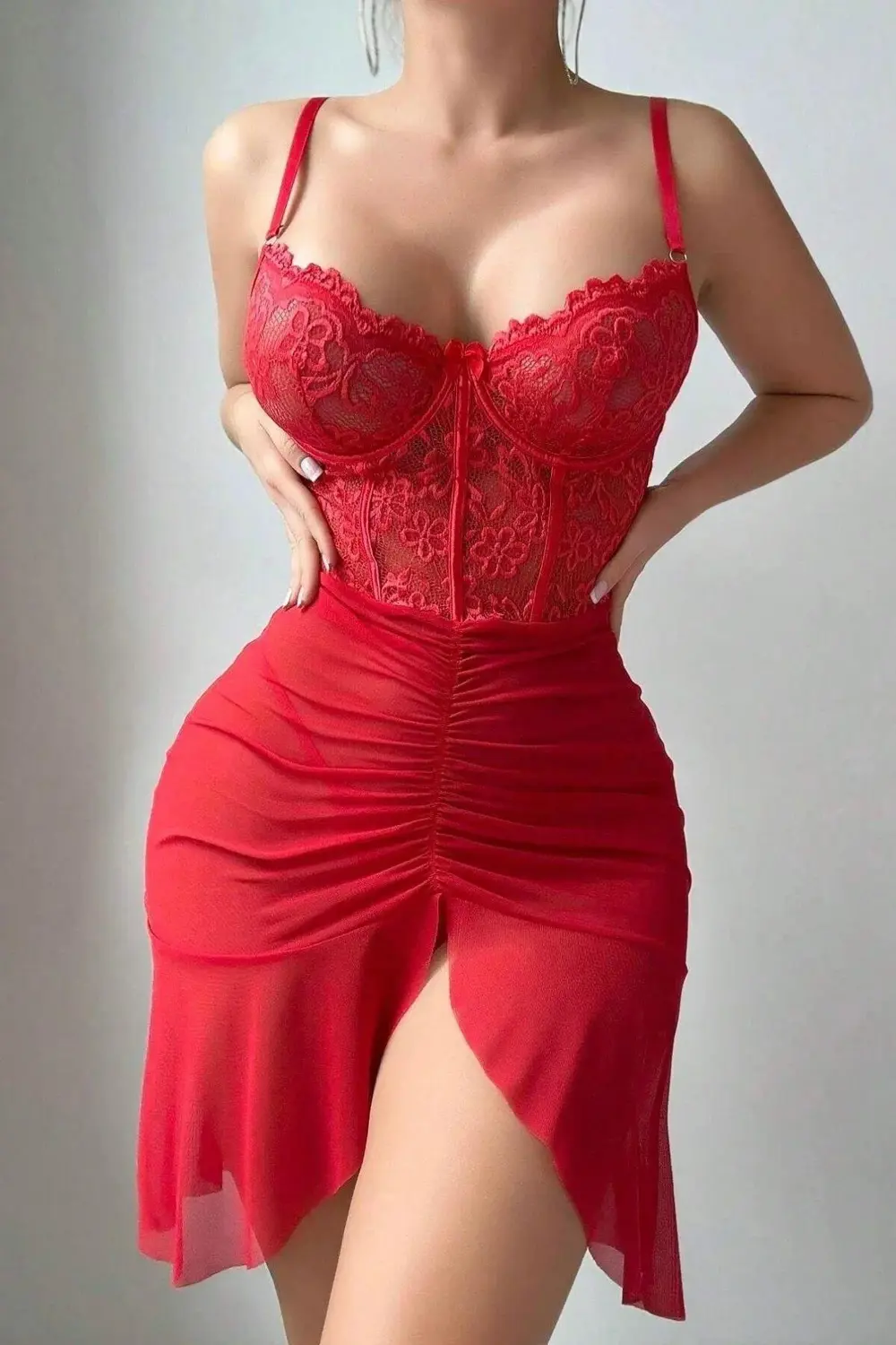 Özel Tasarım Kırmızı Dantel İşlemeli Korse Görünümlü Önden Büzgül
