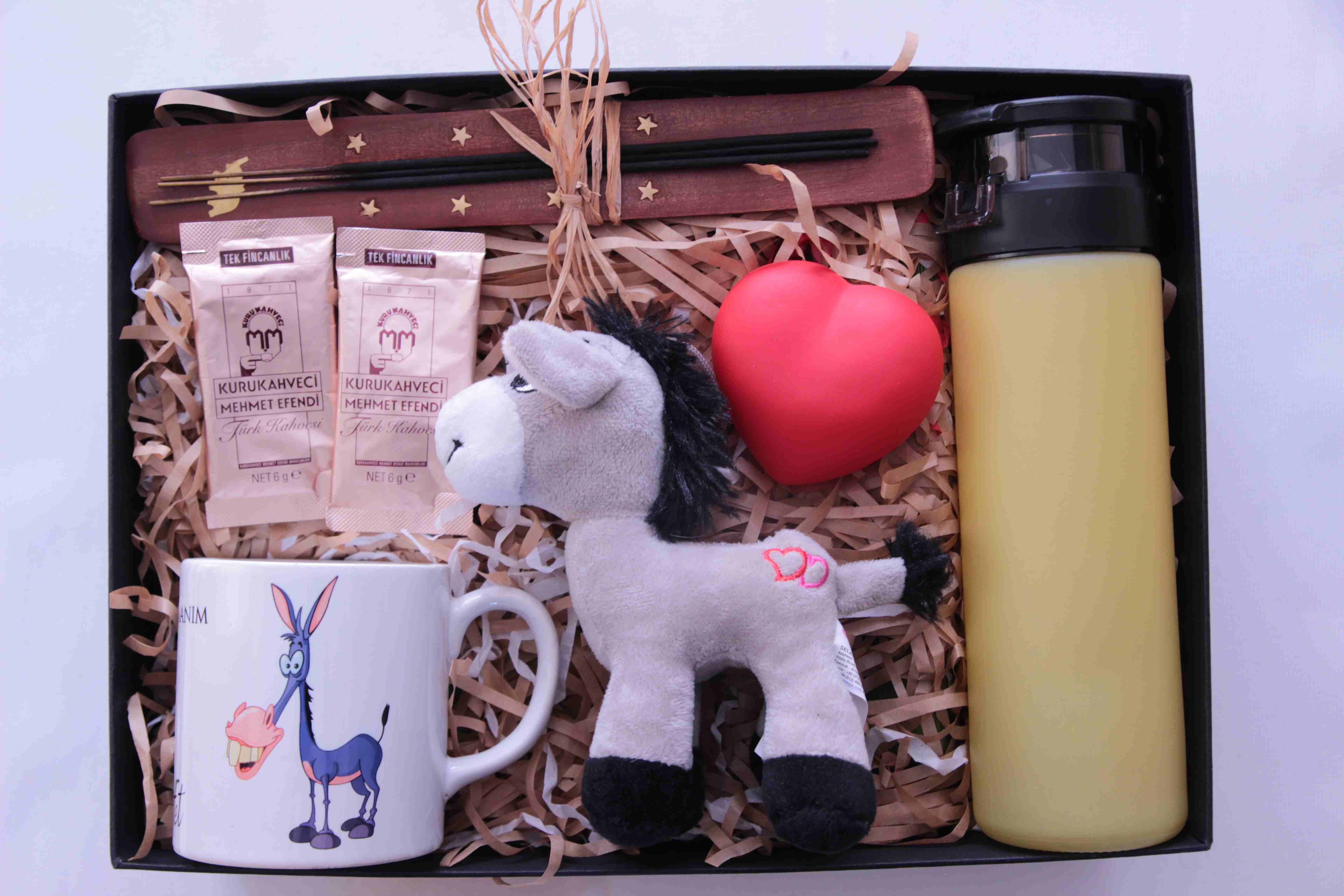 Home Özür Dilerim Hediyesi Eşşek Peluş Sarı Termos Kupa Tütsülük İşıklı Kalp Kahveler