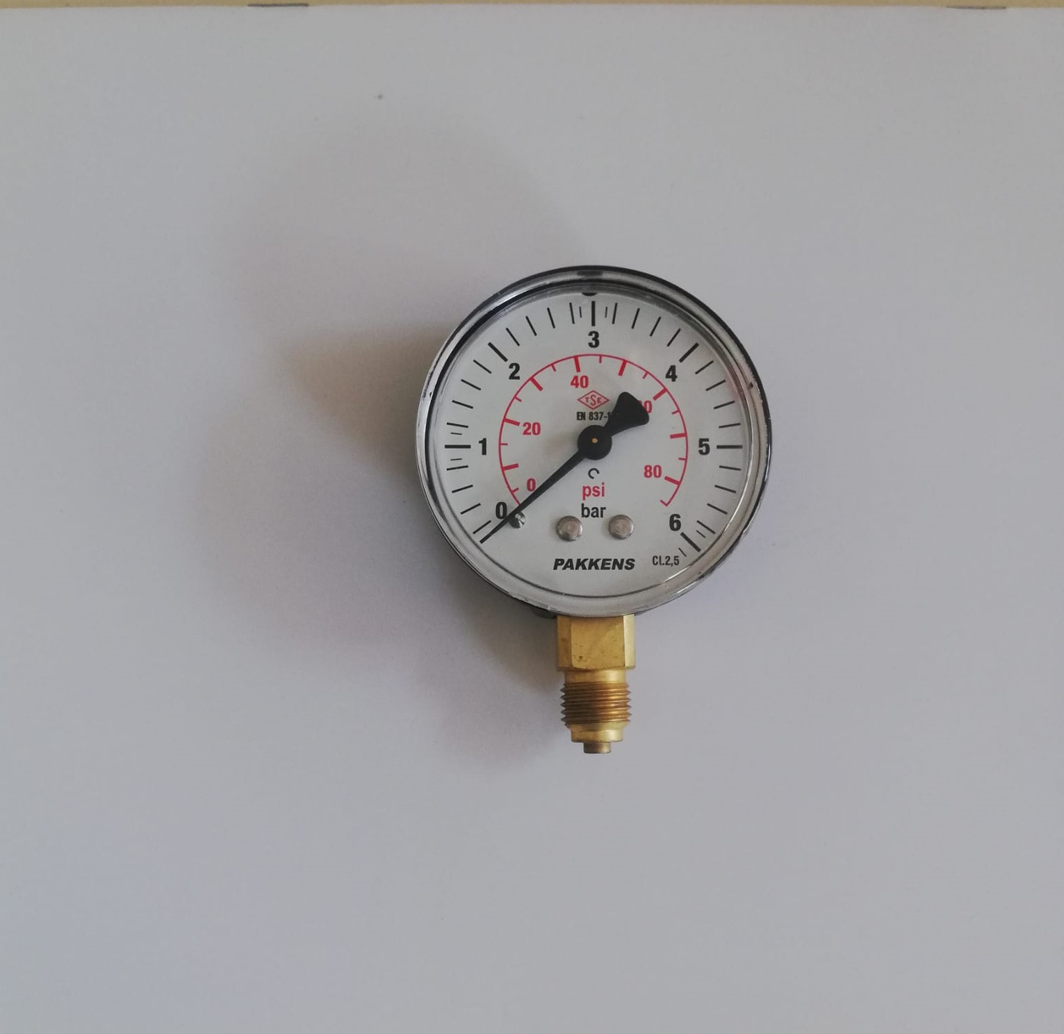 PAKKENS 63 MM 6 BAR ALTTAN BAĞLANTILI MANOMETRE 1/4''