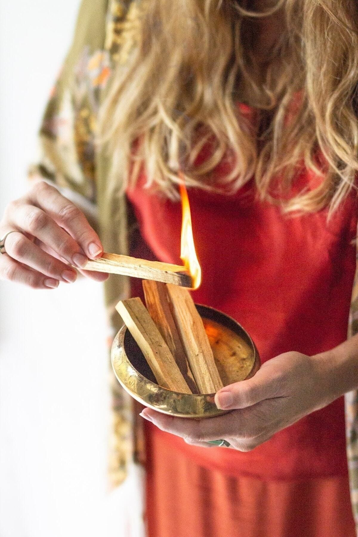 Outlet Deposu Palo Santo Tütsü 1 Adet - (Yeni Üretim Güney Amerika Peru'dan İth