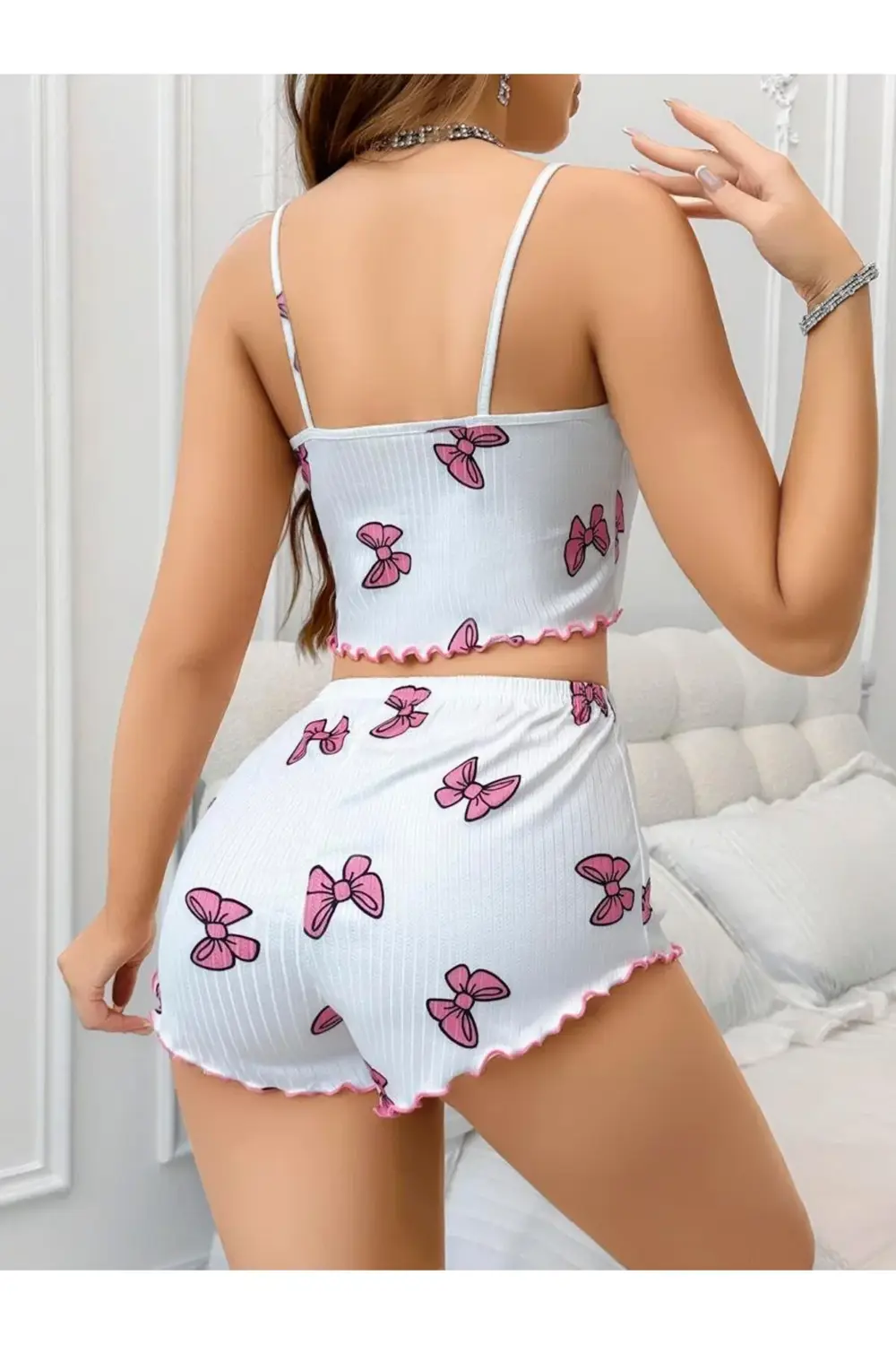 Pilelistore Pamuklu Beyaz Üstüne Pembe Kurdela Desenli Fitilli Askılı Şortlu