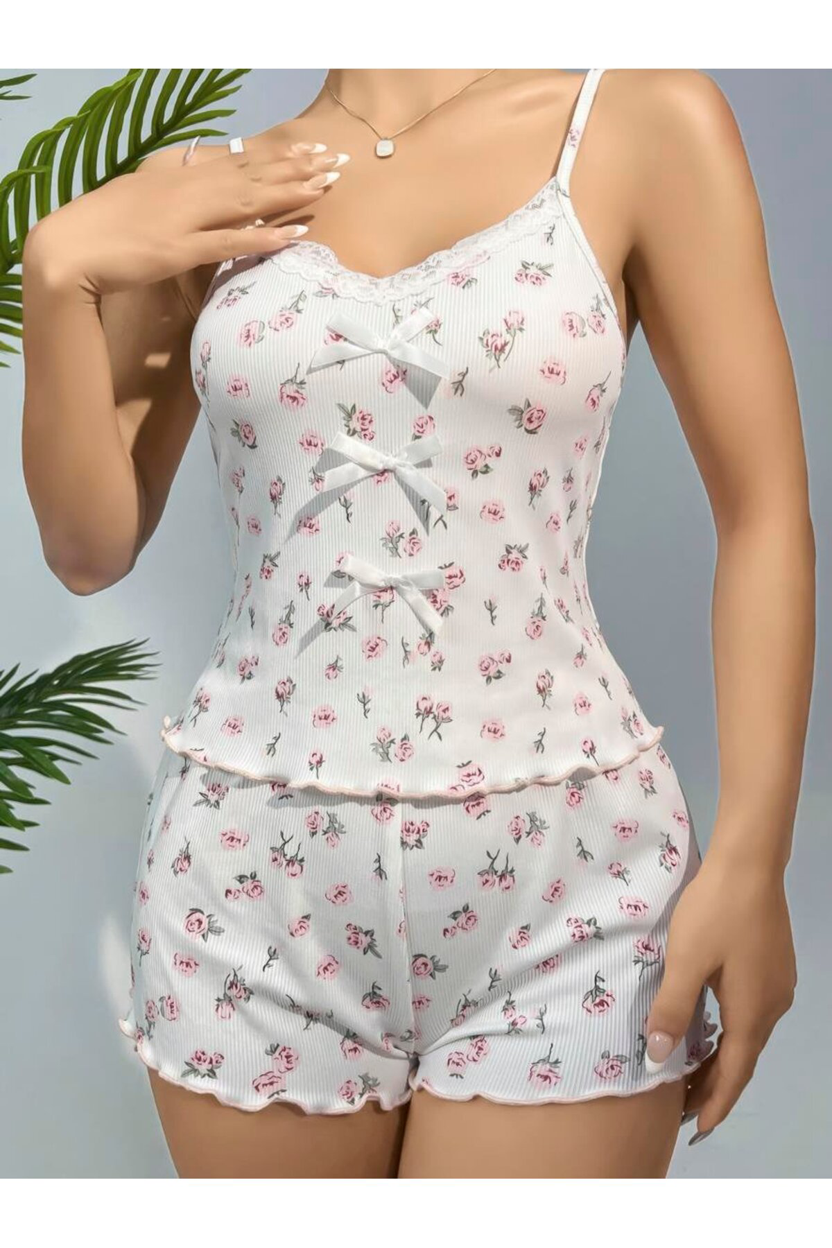 Aria's Closet Pamuklu Beyaz Üstüne Çiçek Desen Fitilli Askılı Şortlu Pijama Tak