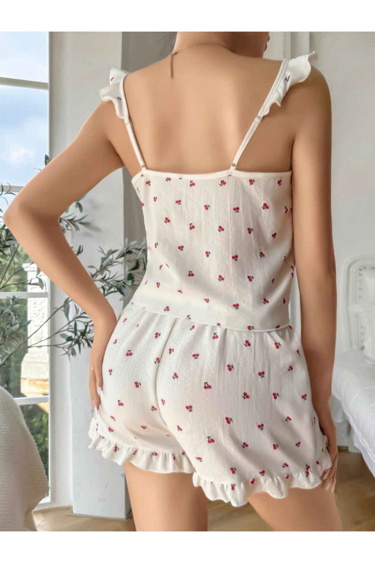 Aria's Closet Pamuklu Beyaz Üstüne Kiraz Desen Fırfır Askılı Şortlu Pijama Takı